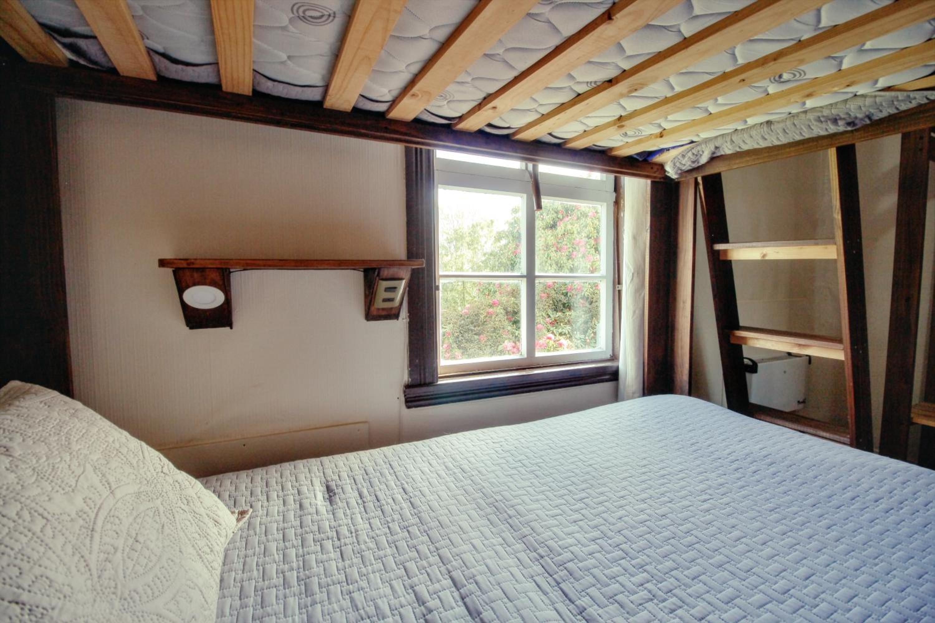 Single Room with Private Bathroom photo 3