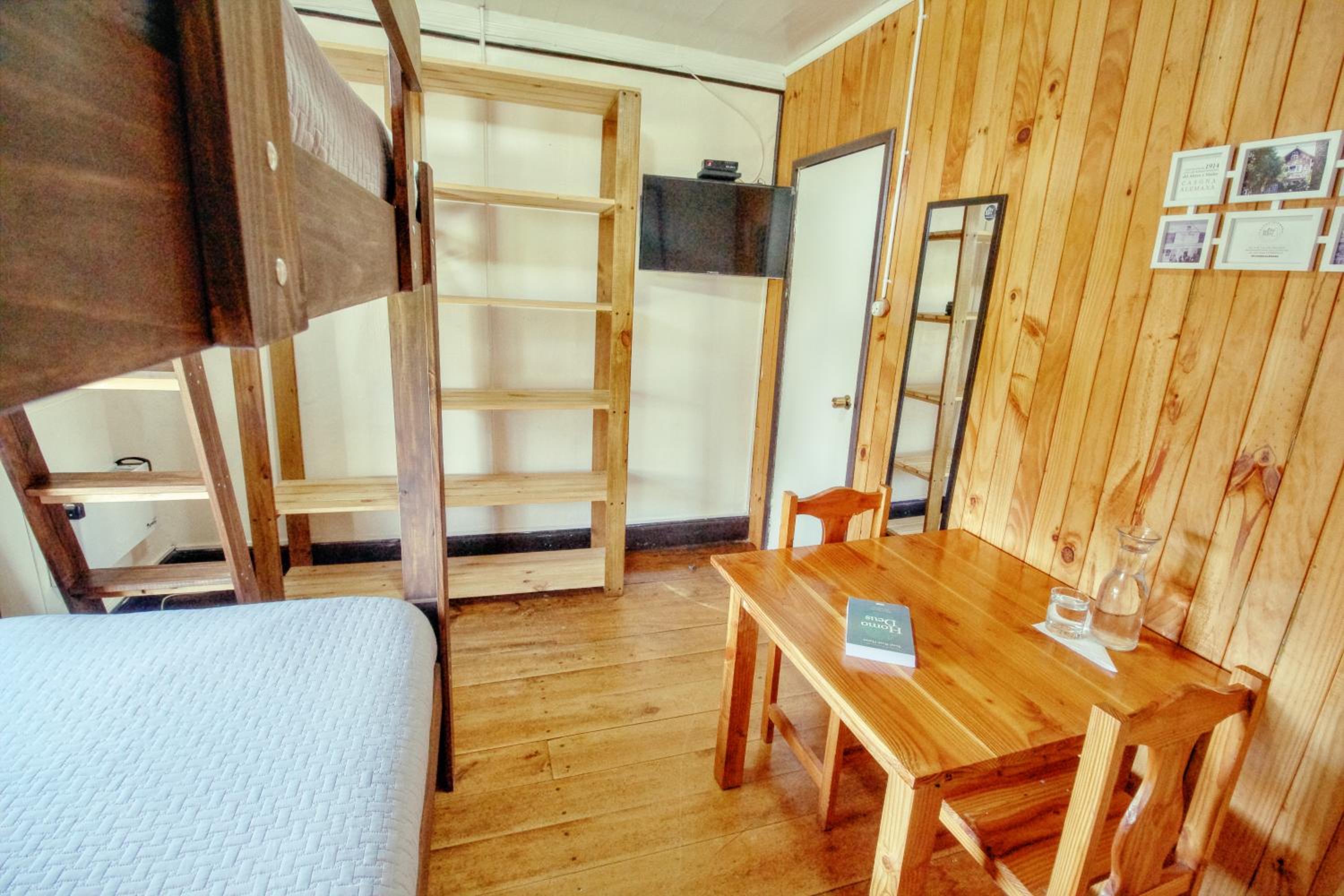 Single Room with Private Bathroom photo 2