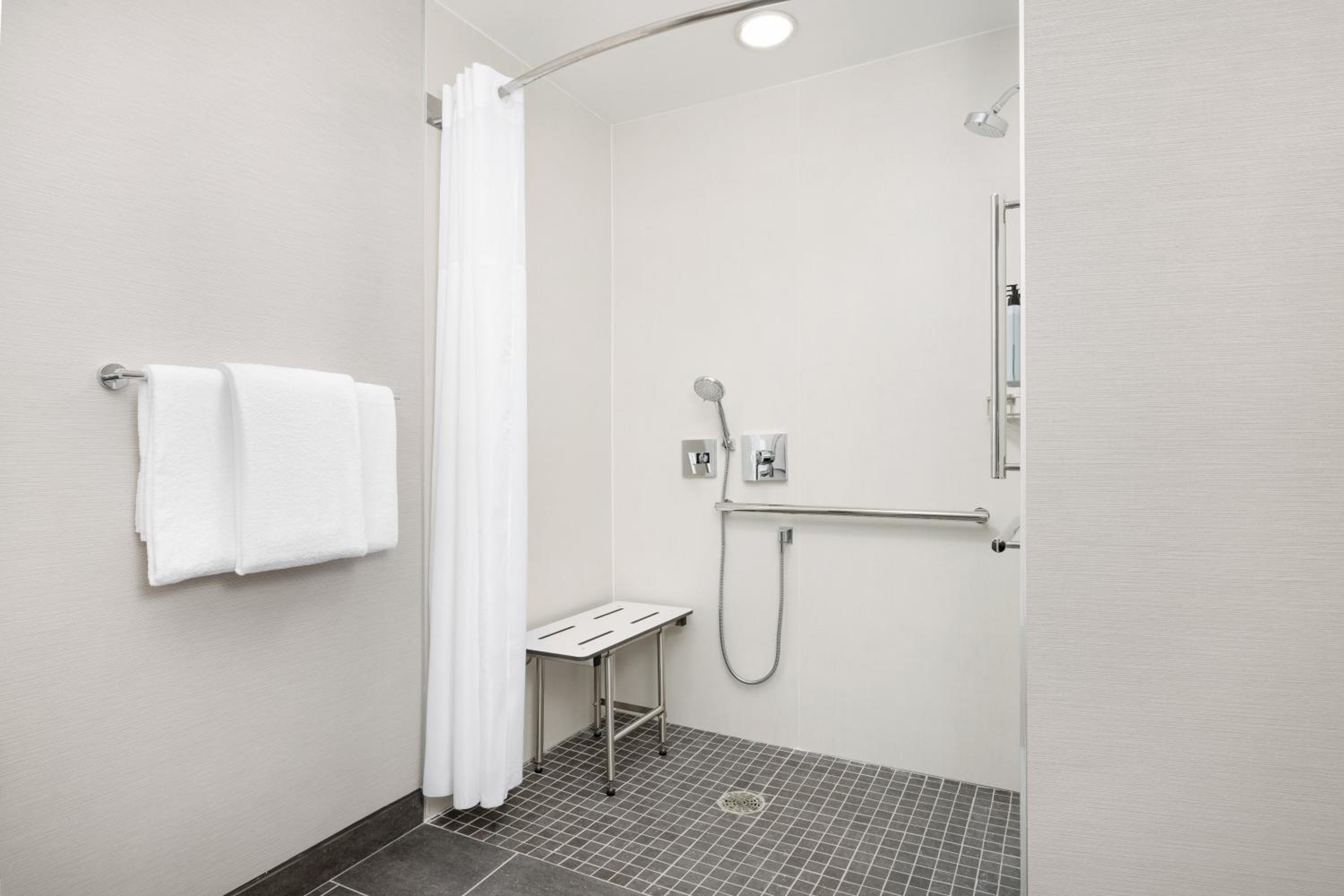 King Studio with Sofa Bed and Roll-in Shower - Mobility Accessible