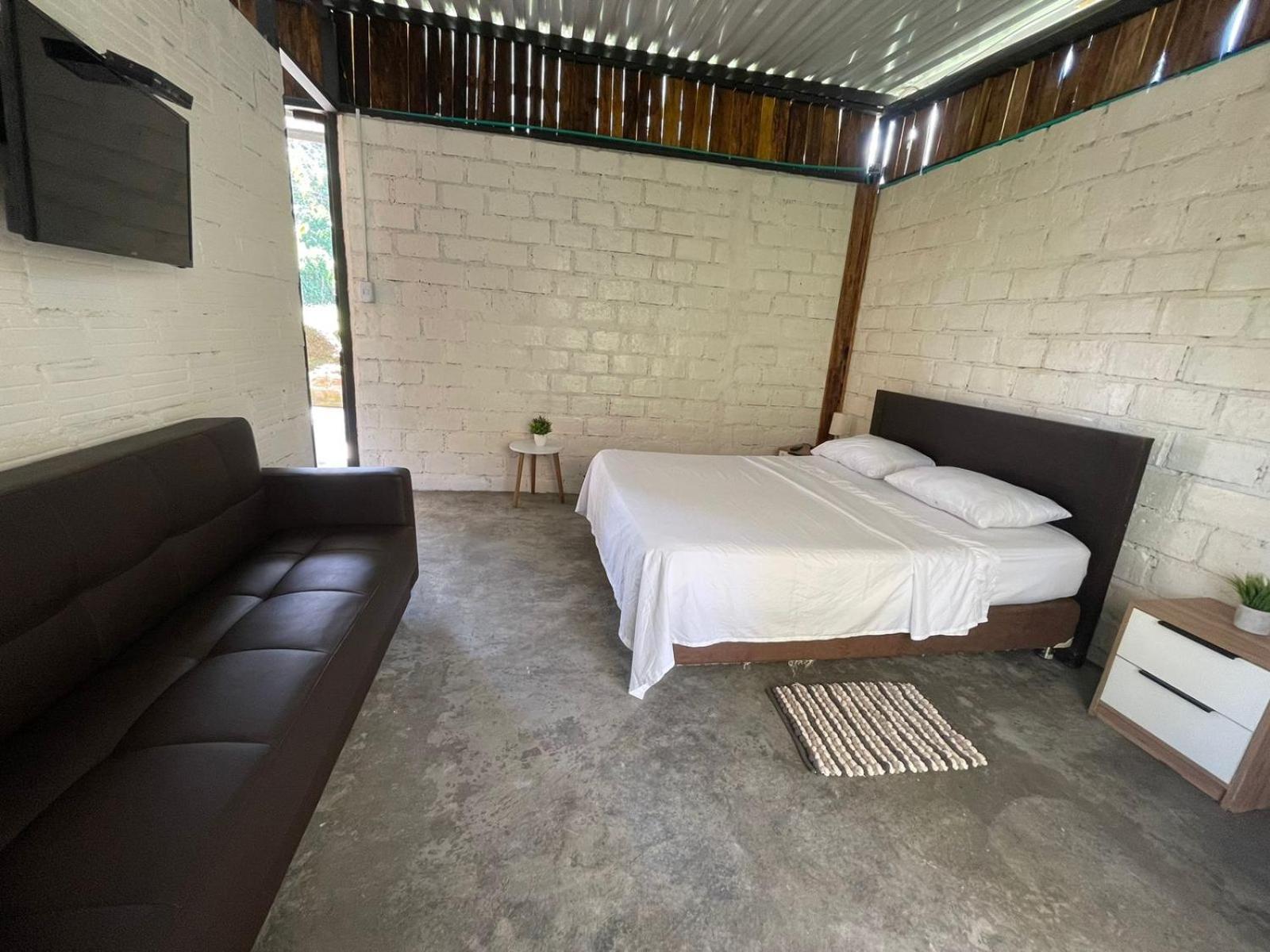 One-Bedroom House photo 1