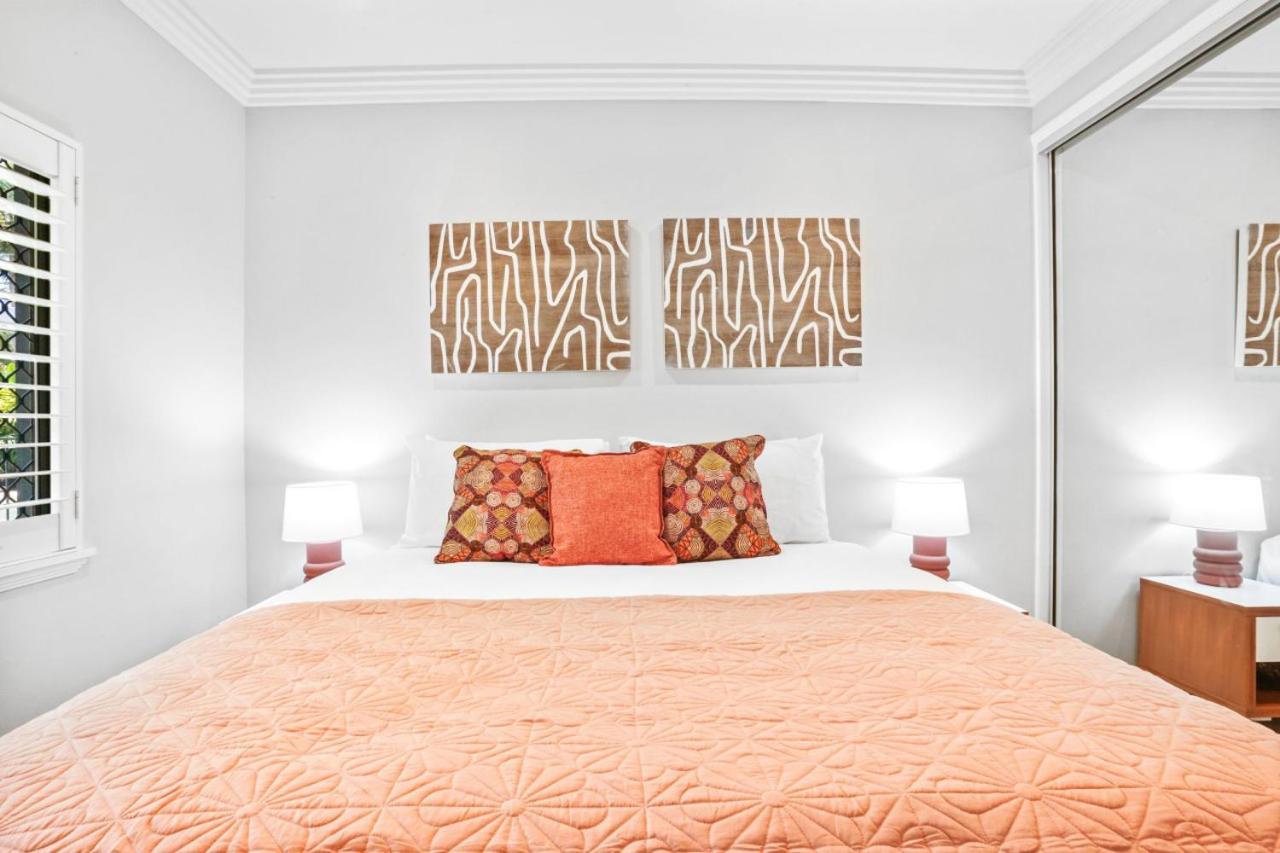 Five-Bedroom House photo 2