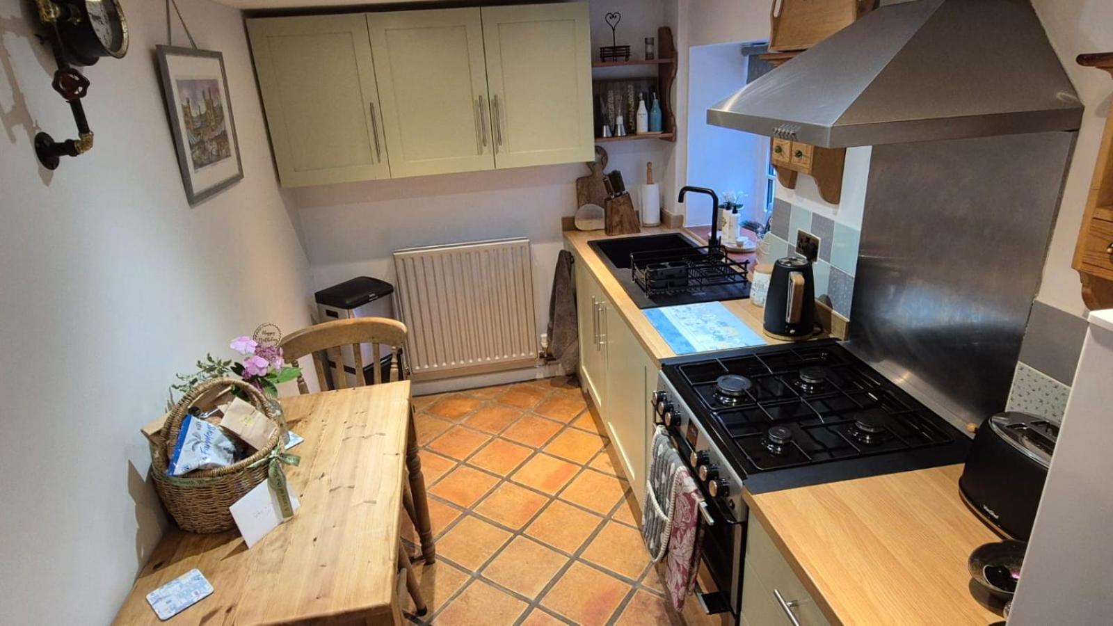 One-Bedroom House - Photo 25