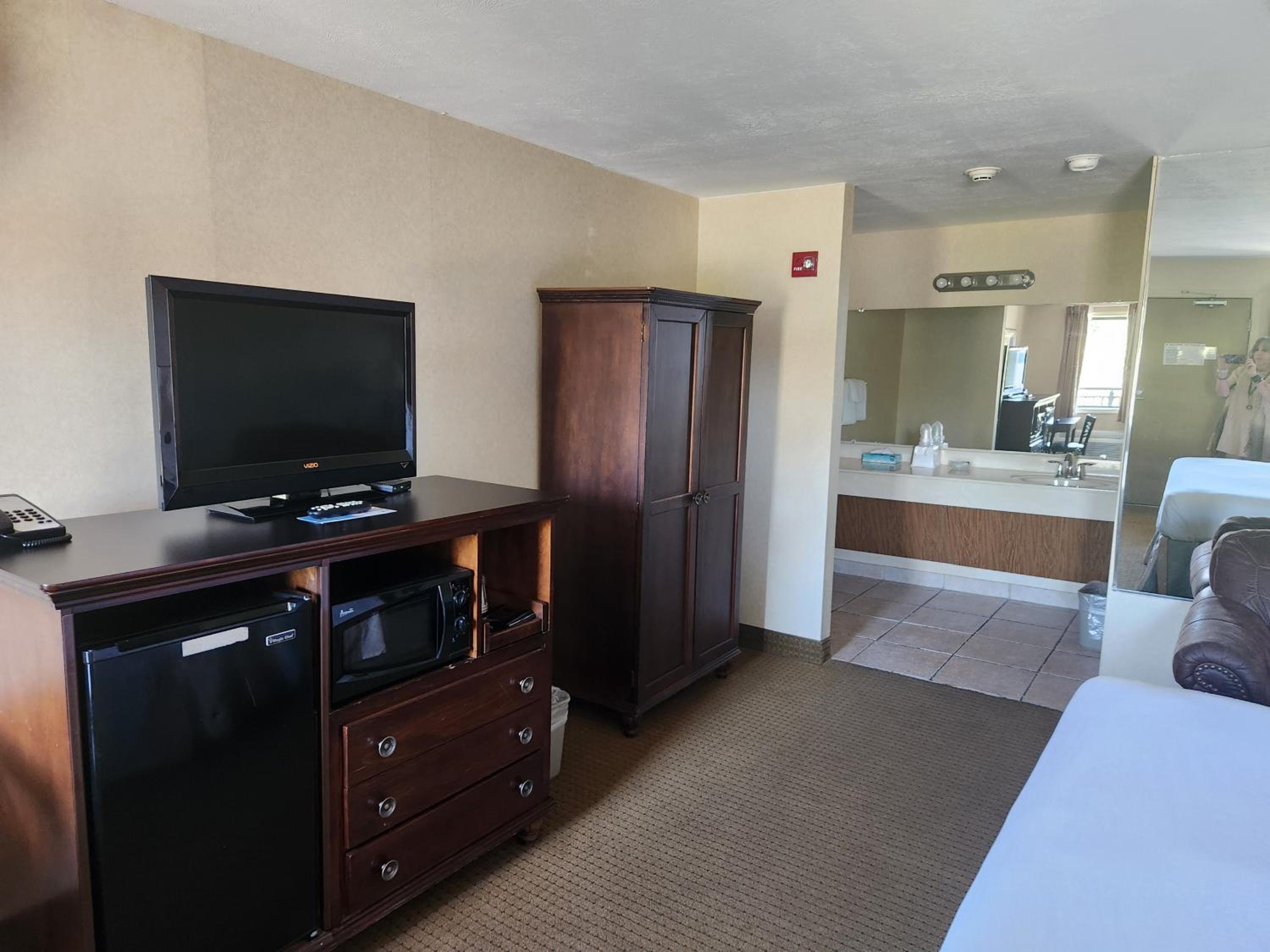 King Room - Non-Smoking photo 3