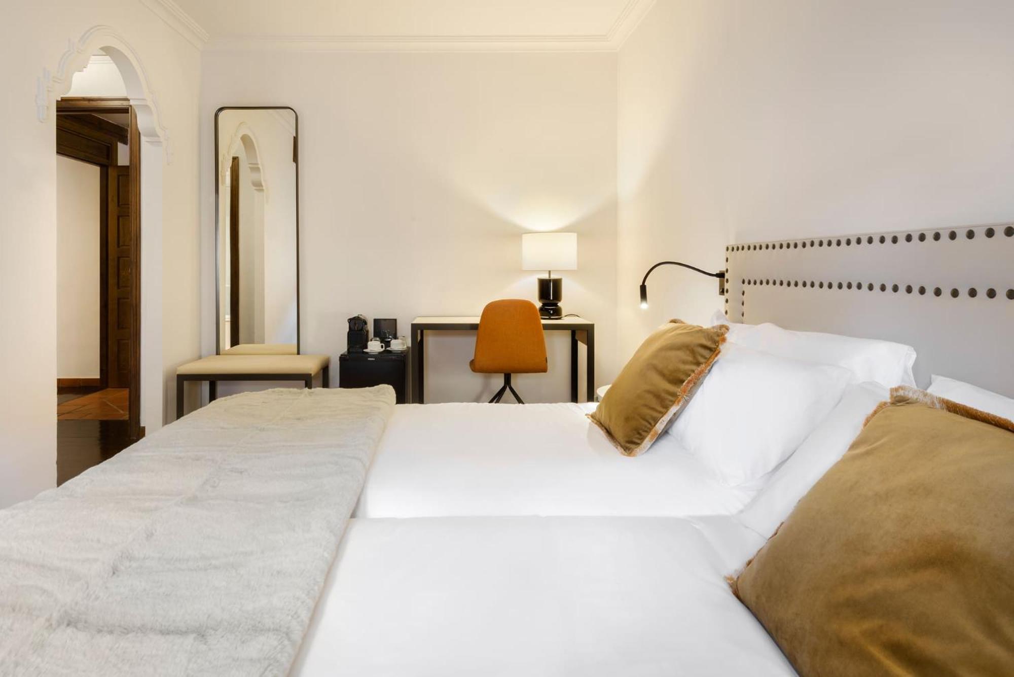 Standard Twin Room photo 2