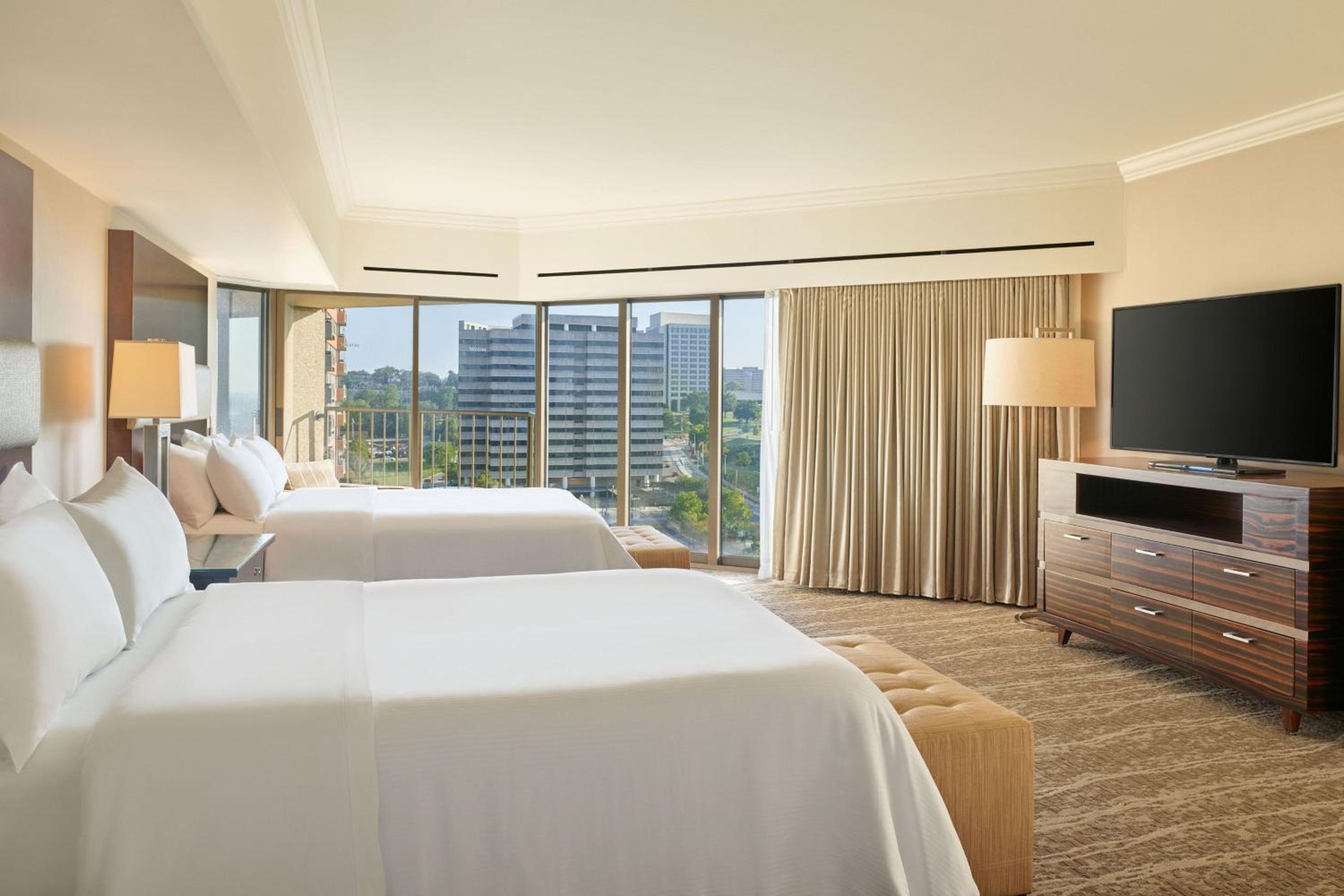Presidential Suite - Club Lounge Access with Crown Center View