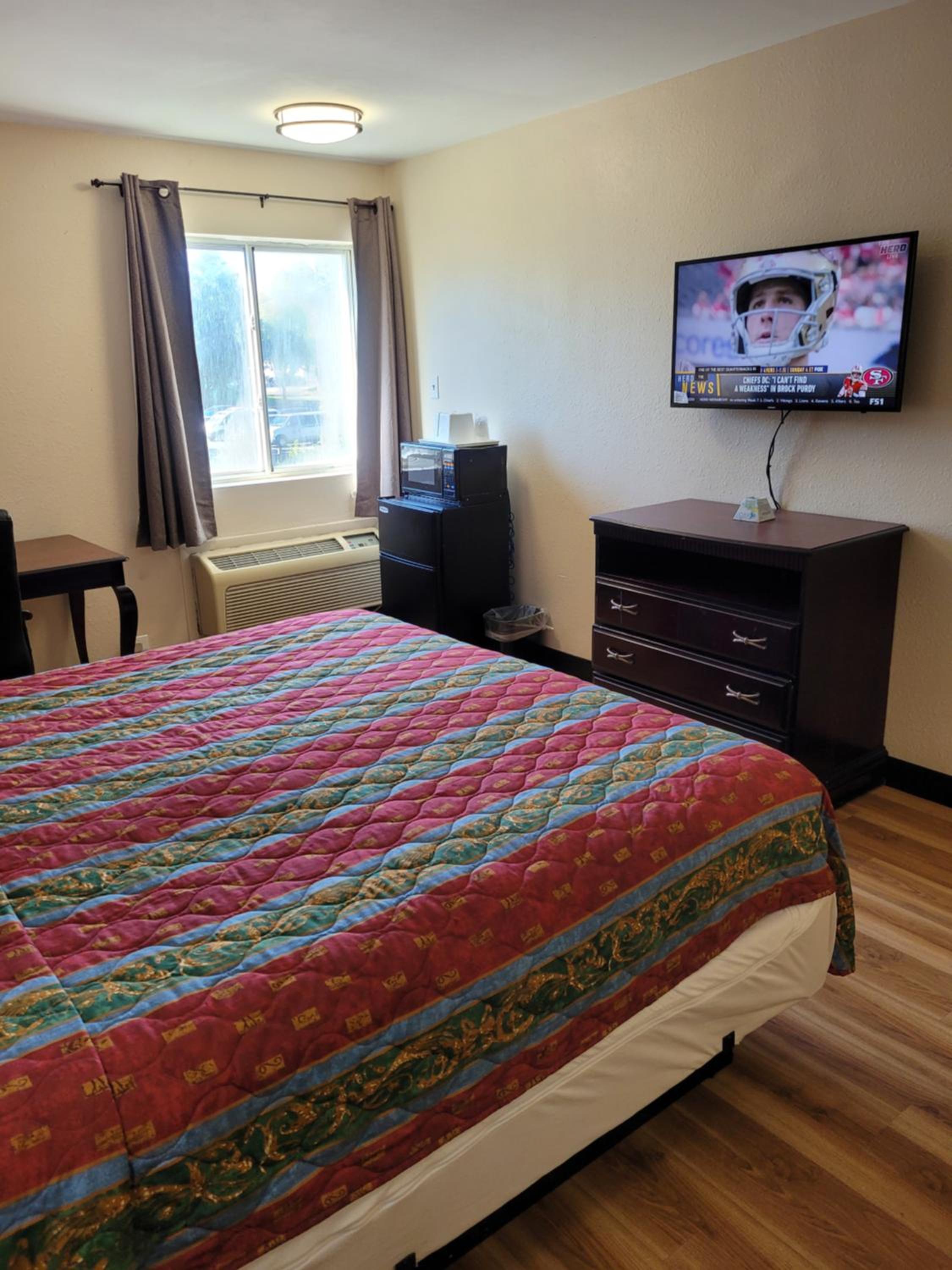 Deluxe King Room photo 1