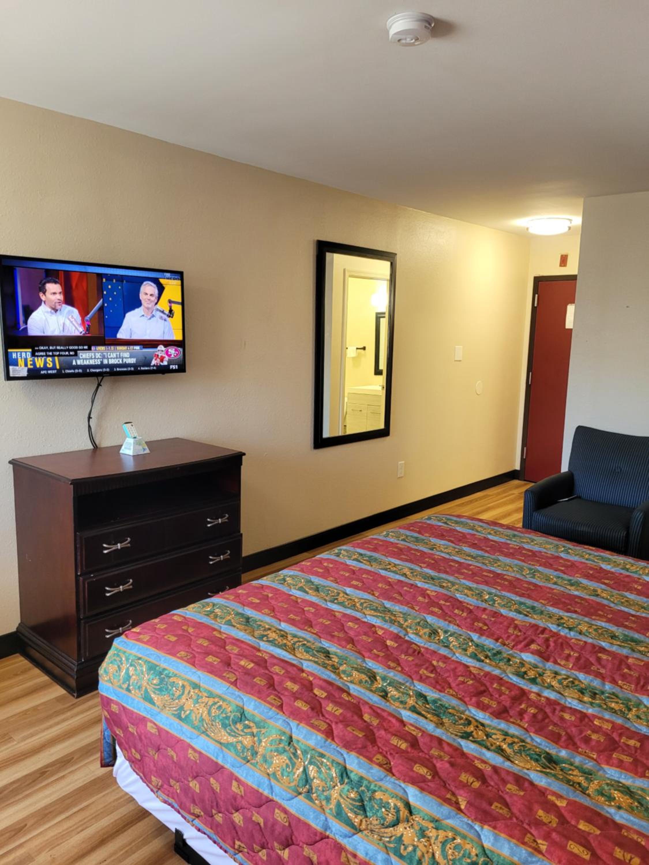Deluxe King Room photo 3
