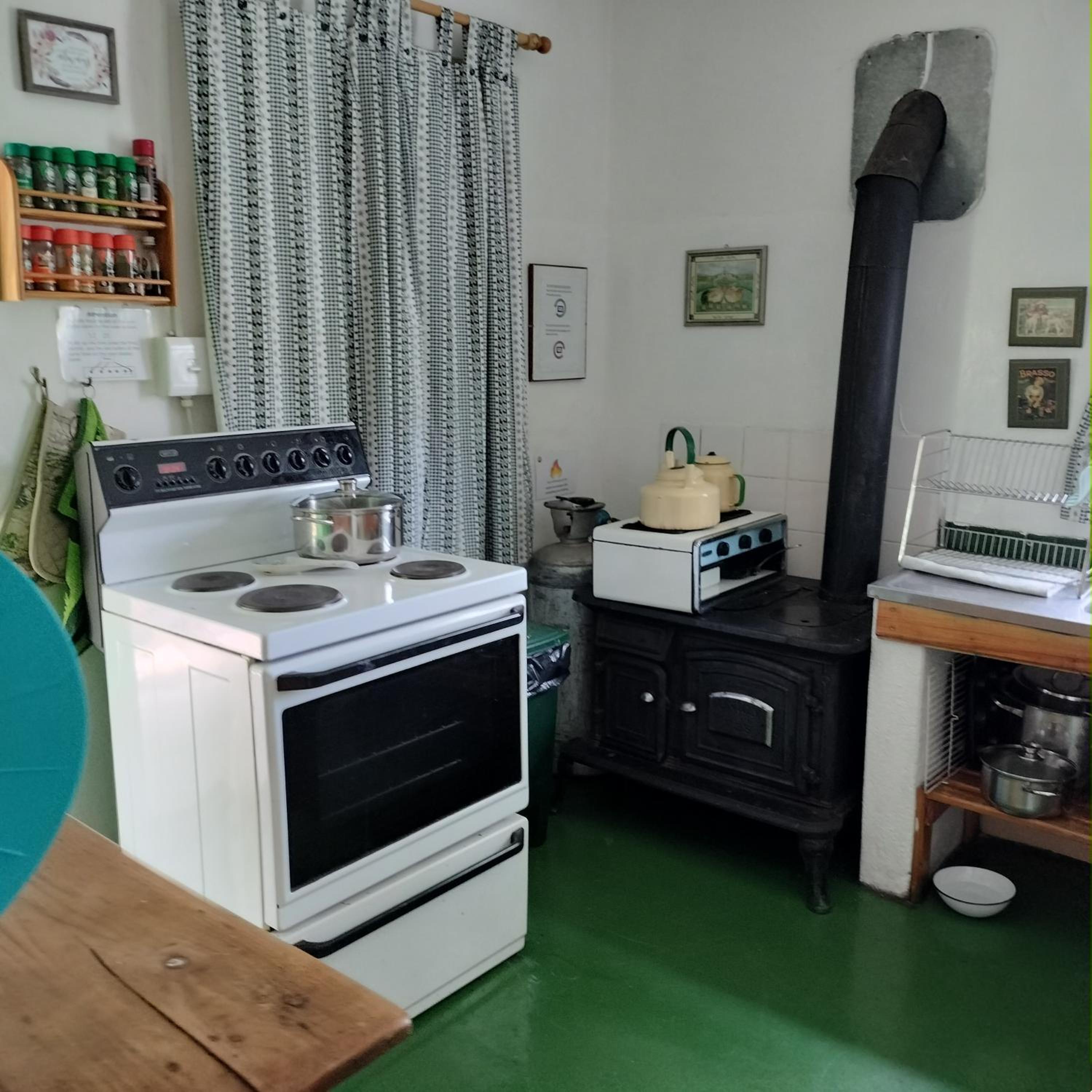 Four-Bedroom House - Photo 10