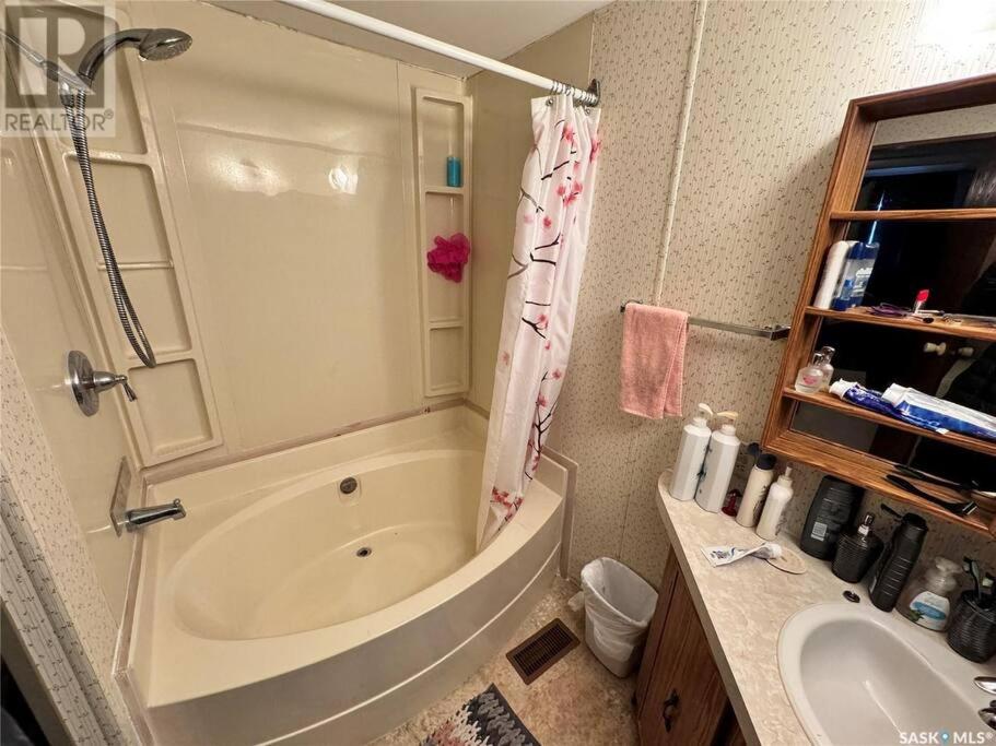 Four-Bedroom House photo 2