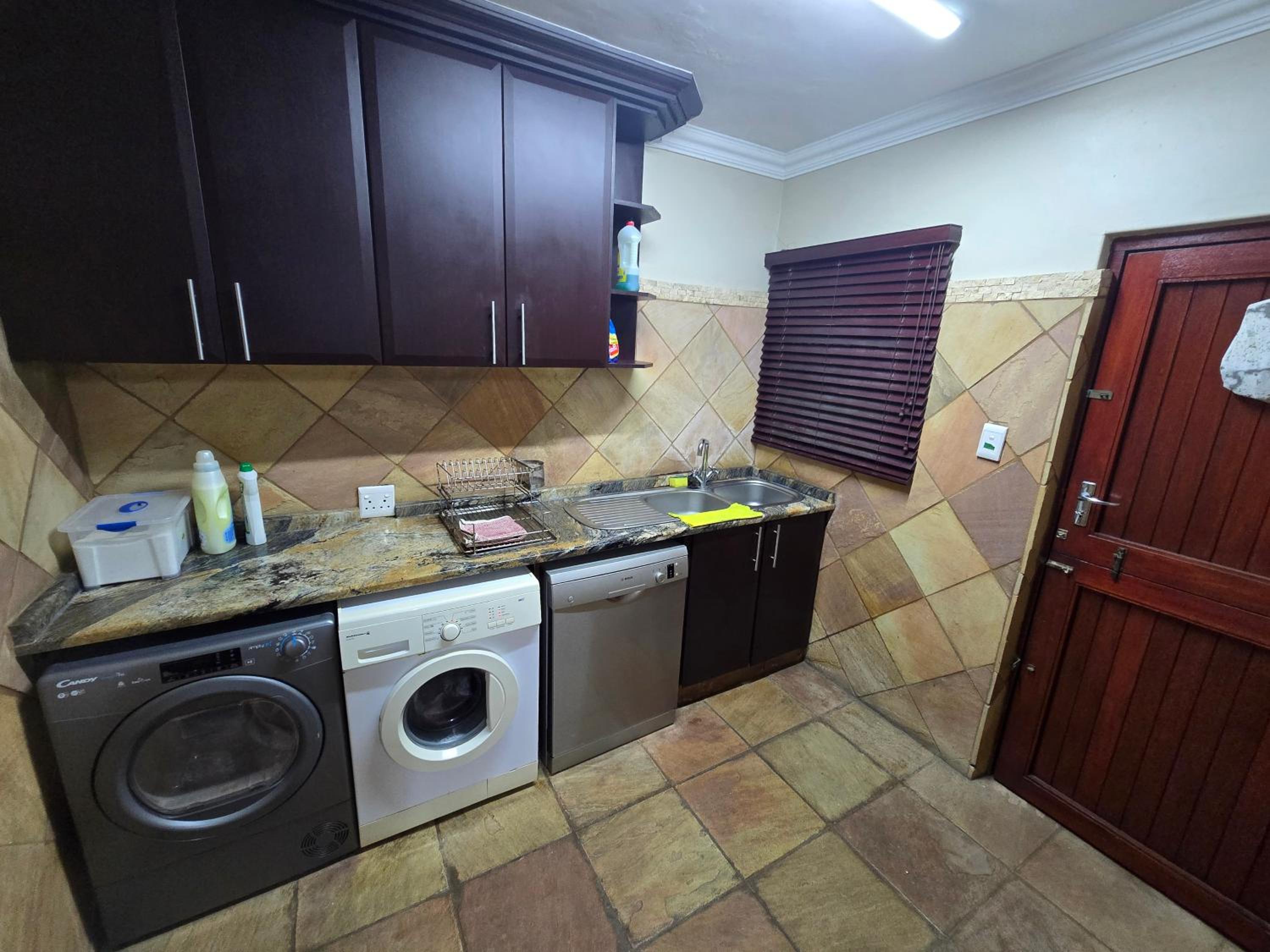 Three-Bedroom House photo 3