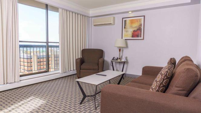 One-Bedroom Suite - Photo 3