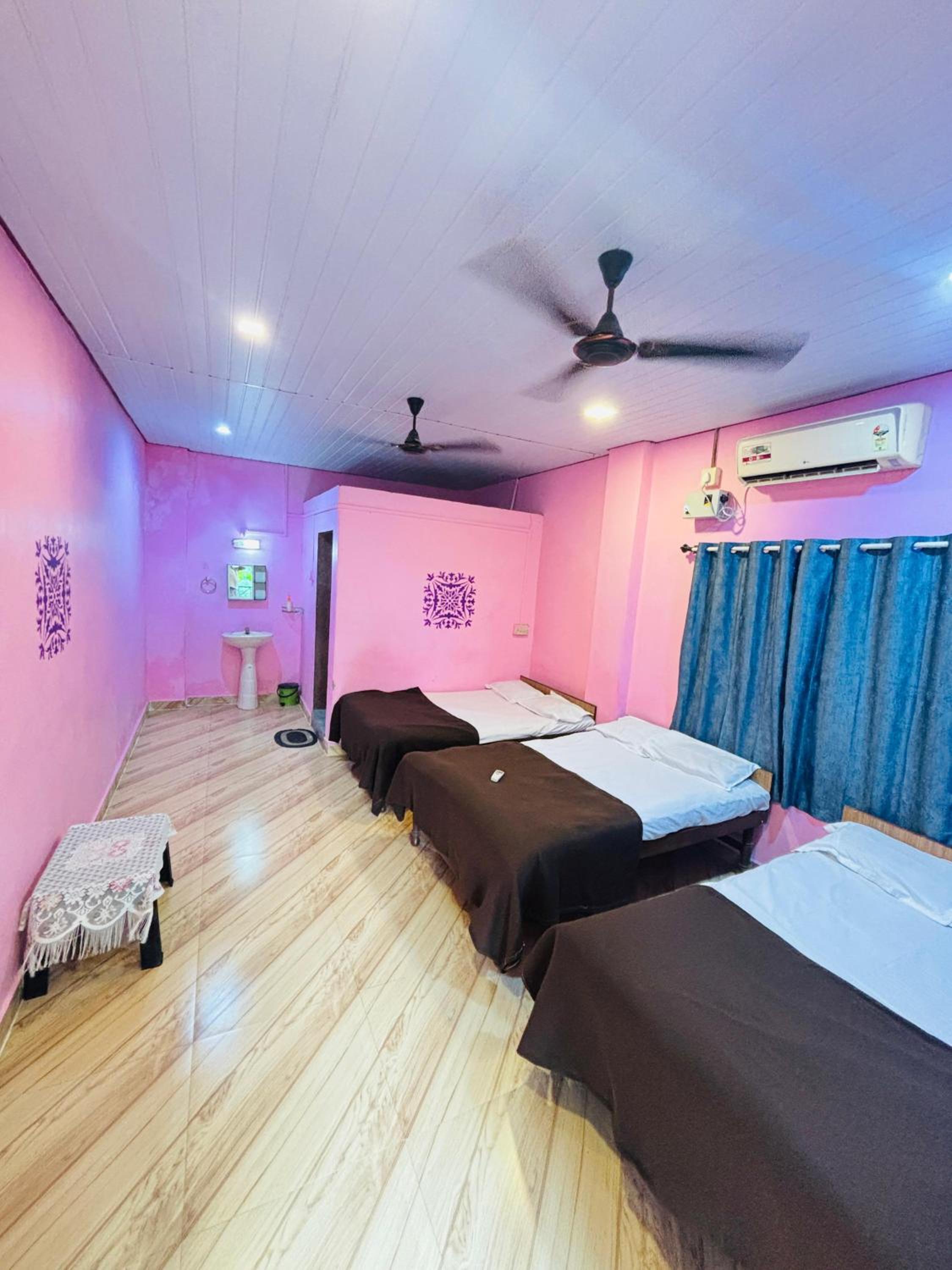 Deluxe Double Room with Extra Bed photo 2