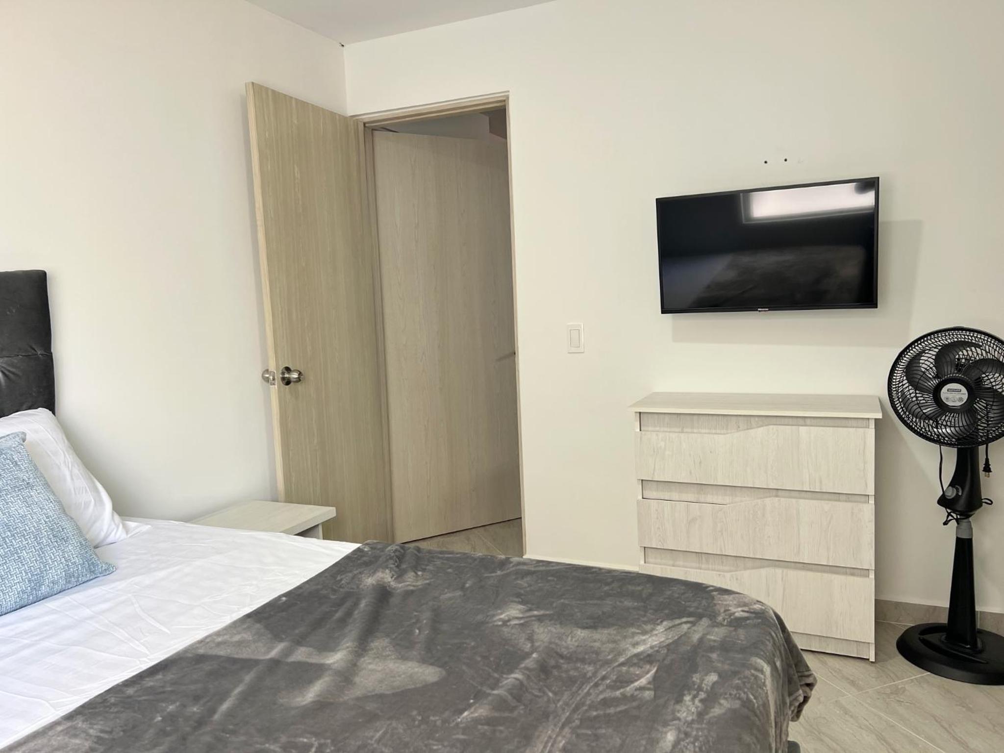 One-Bedroom Apartment photo 1