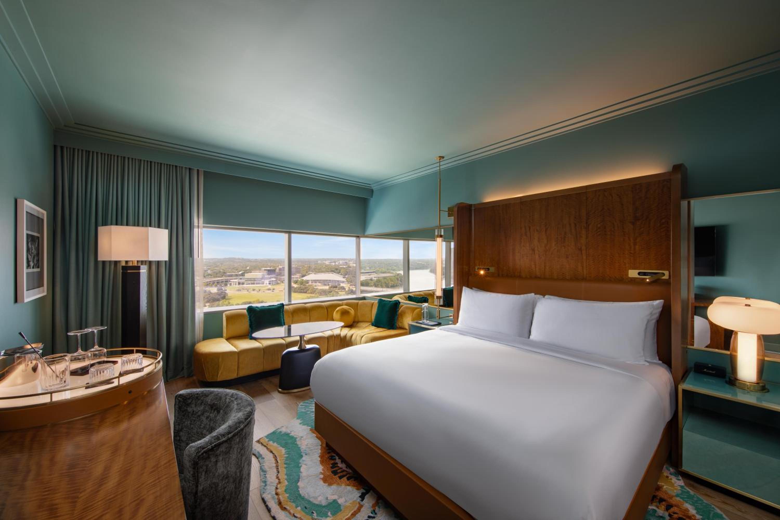 Premier King Room - Photo 8