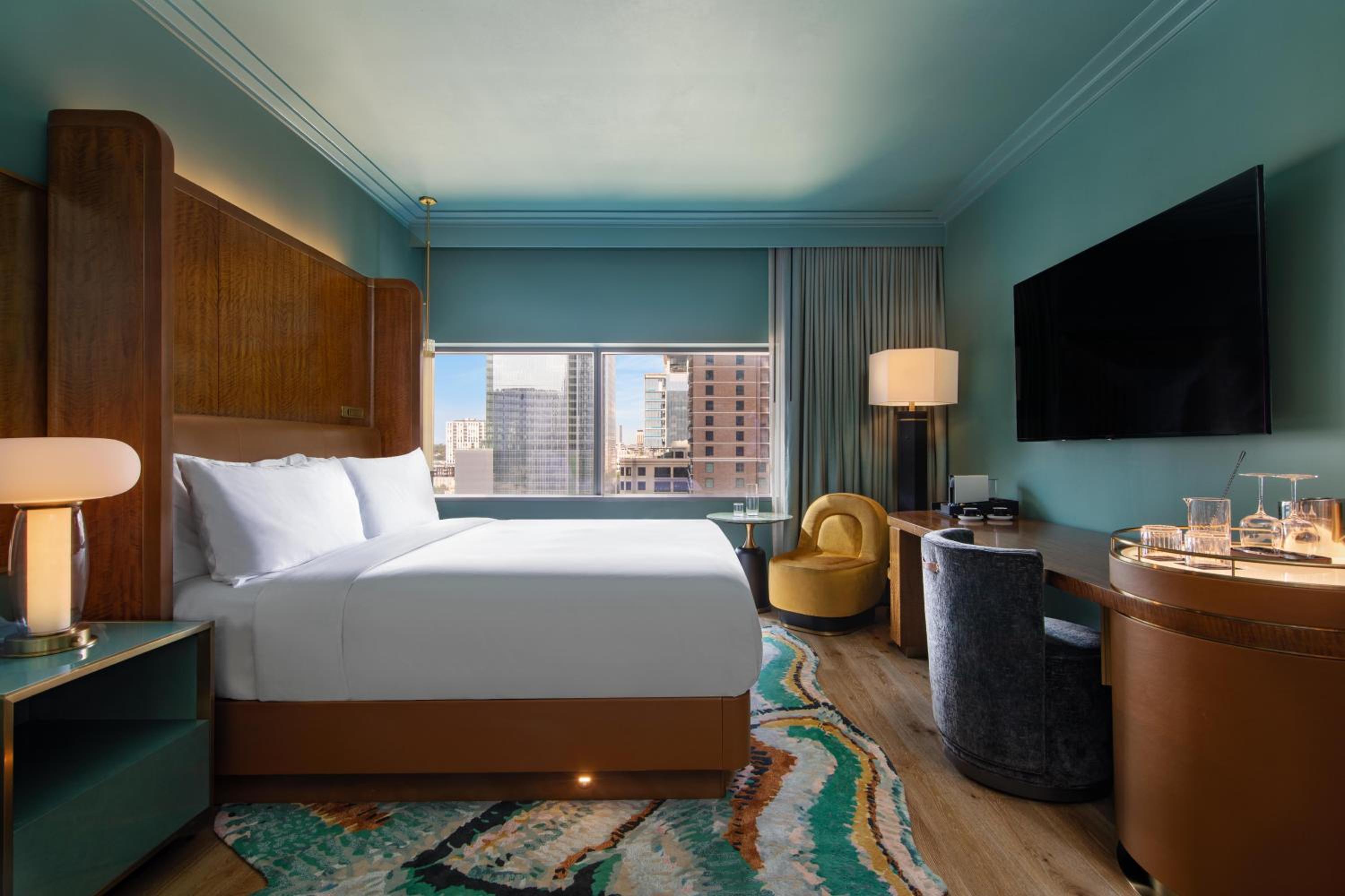 Standard King Room - Photo 17