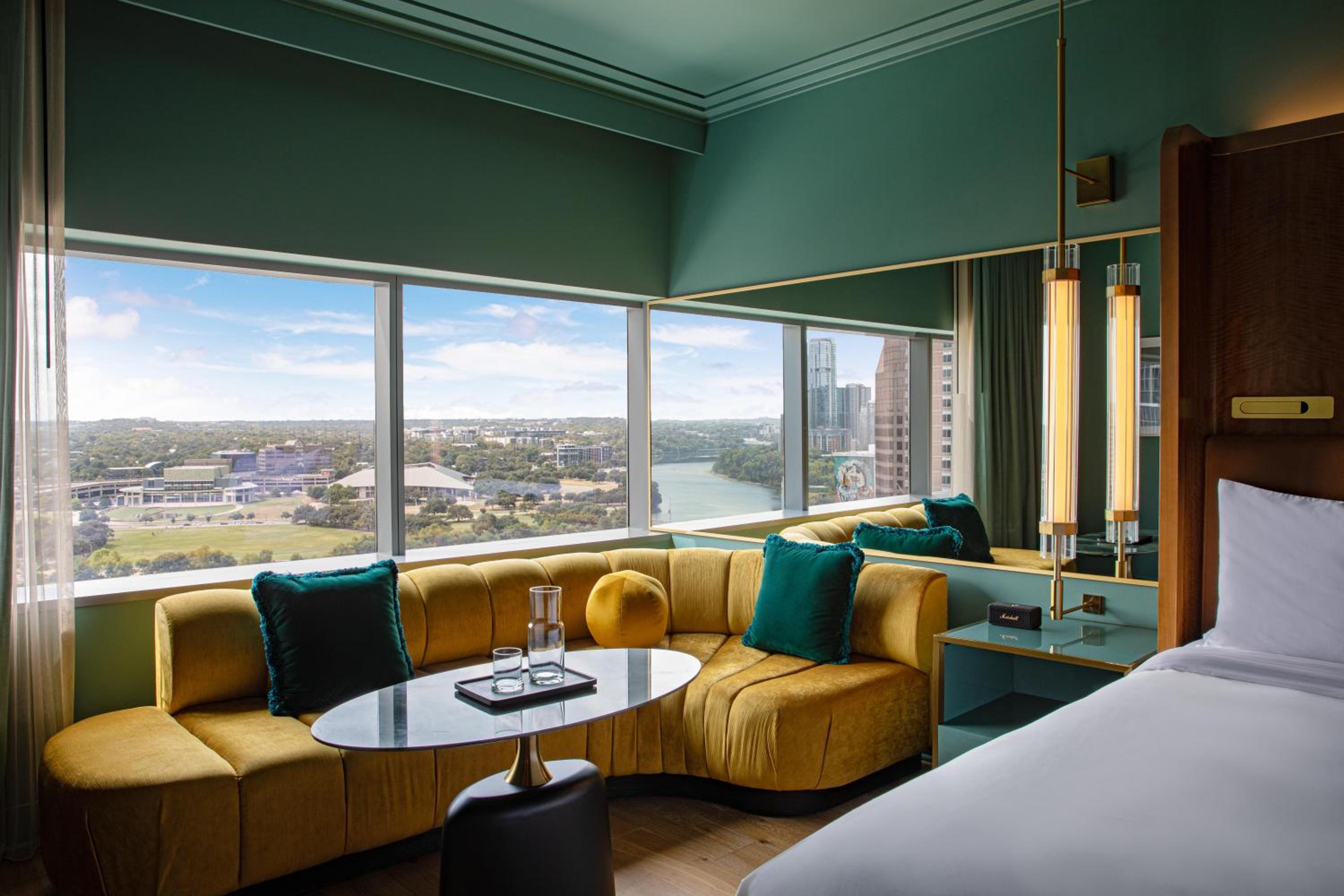 Premier King Room - Photo 18