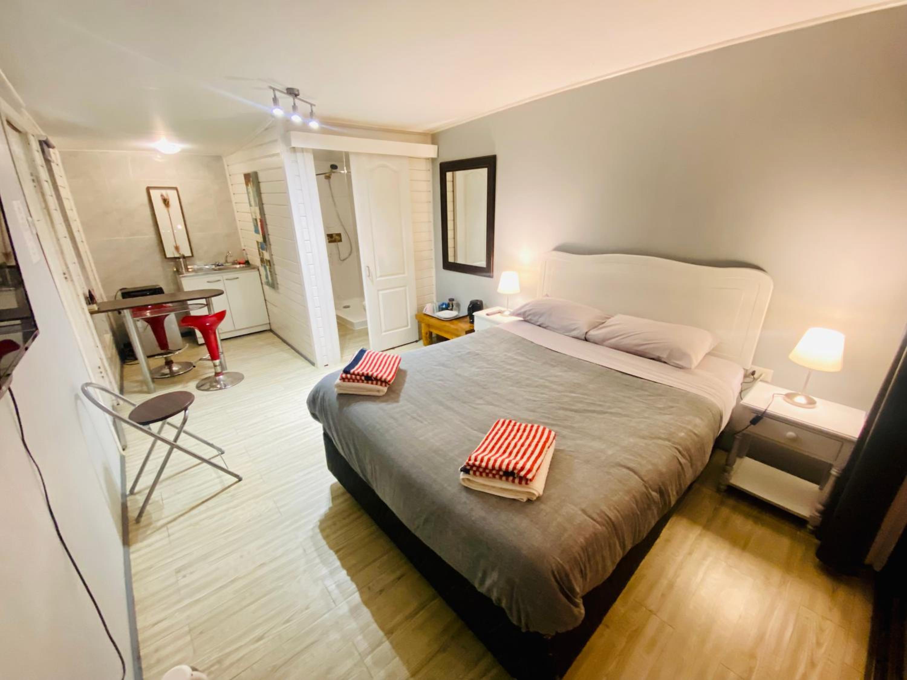 Double Room With Private Bathroom photo 1