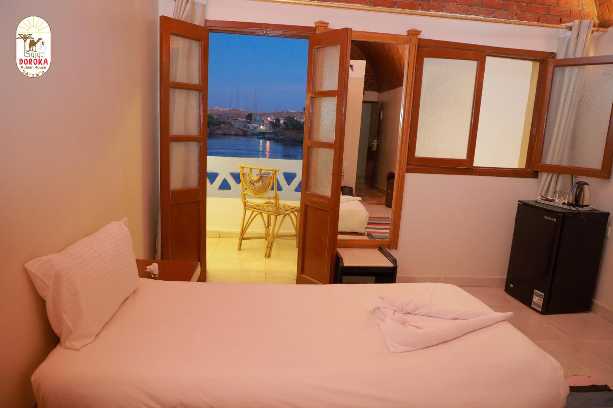 Deluxe Triple Room with Sea View - Photo 8