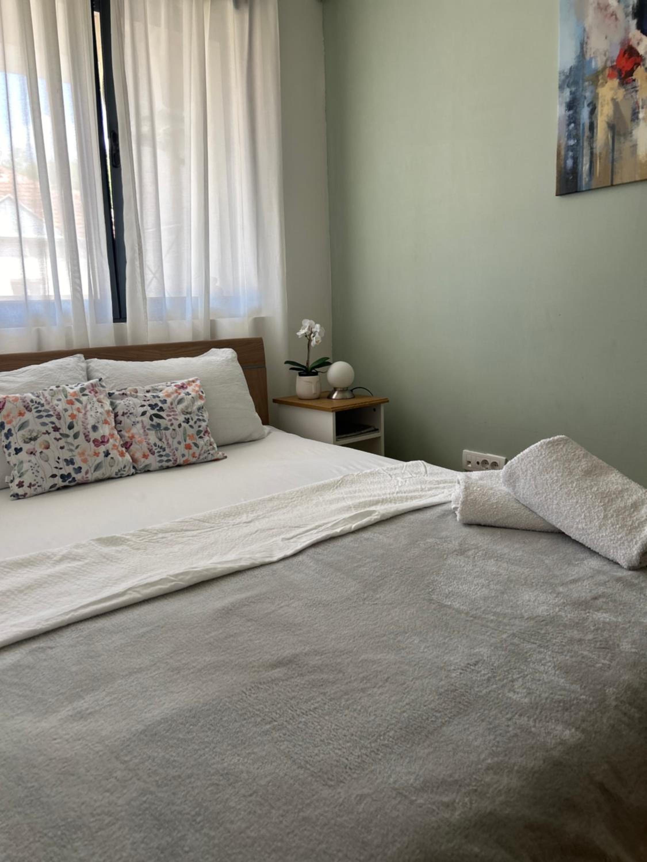 One-Bedroom Apartment photo 2