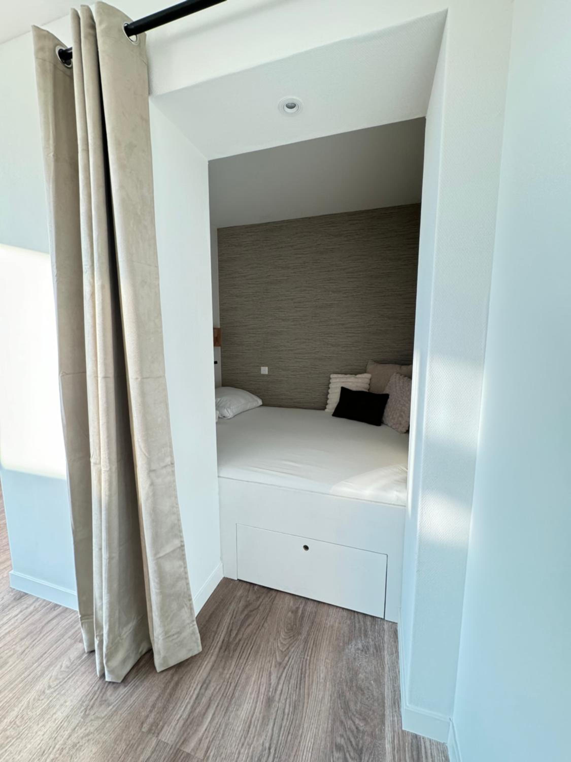 Apartment with City View - Photo 7
