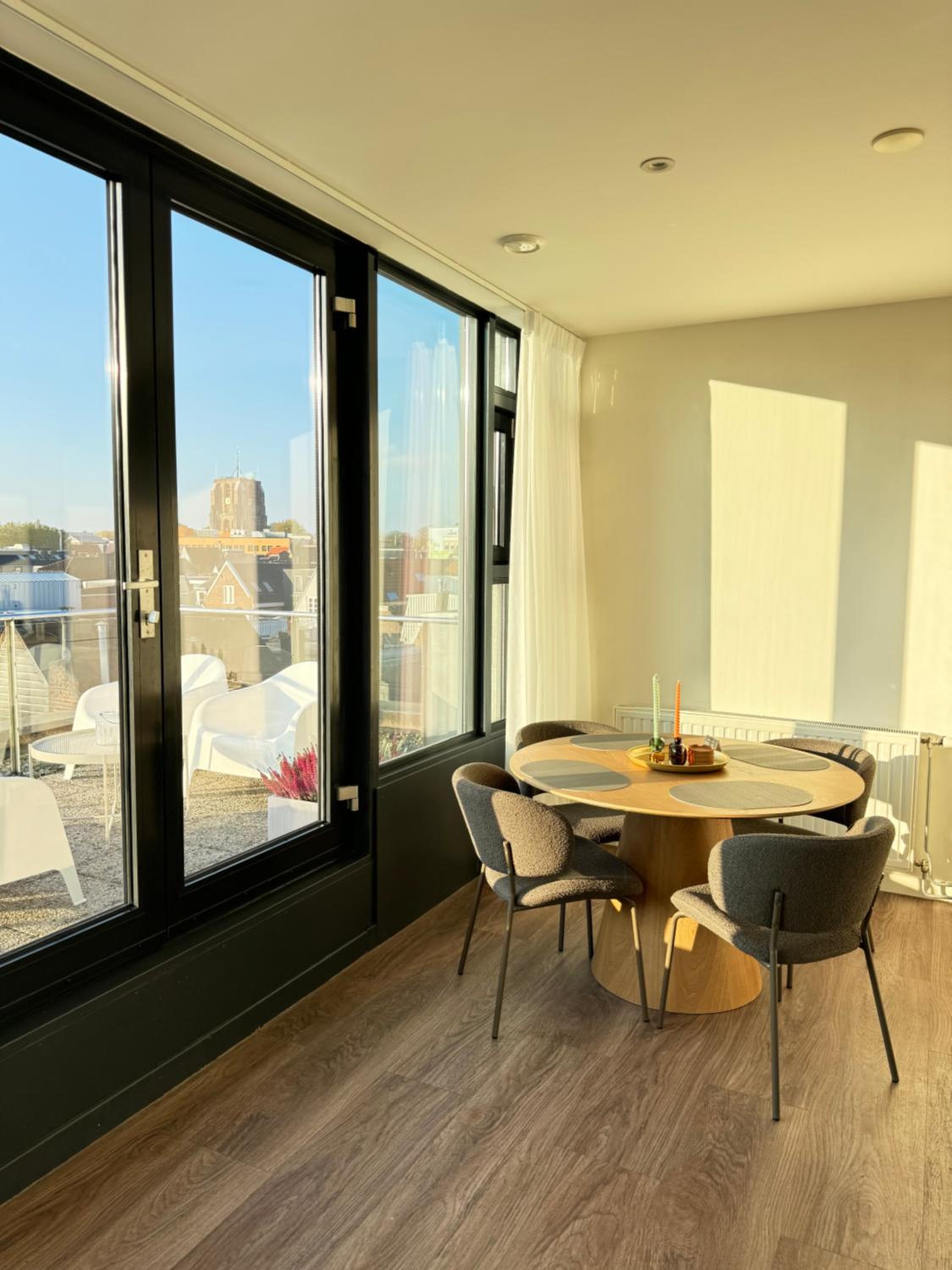 Apartment with City View - Photo 3