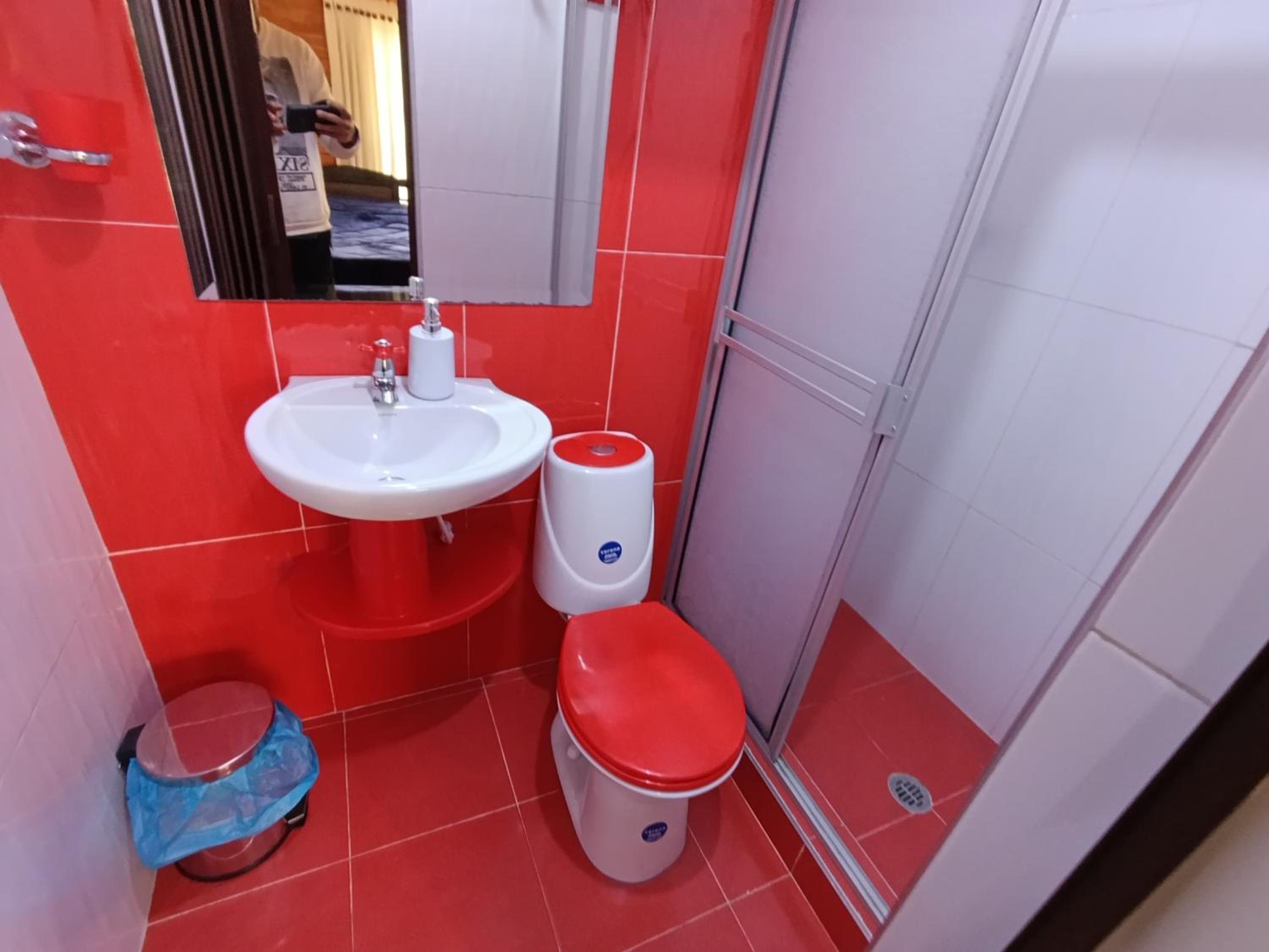 Family Room with Private Bathroom photo 2