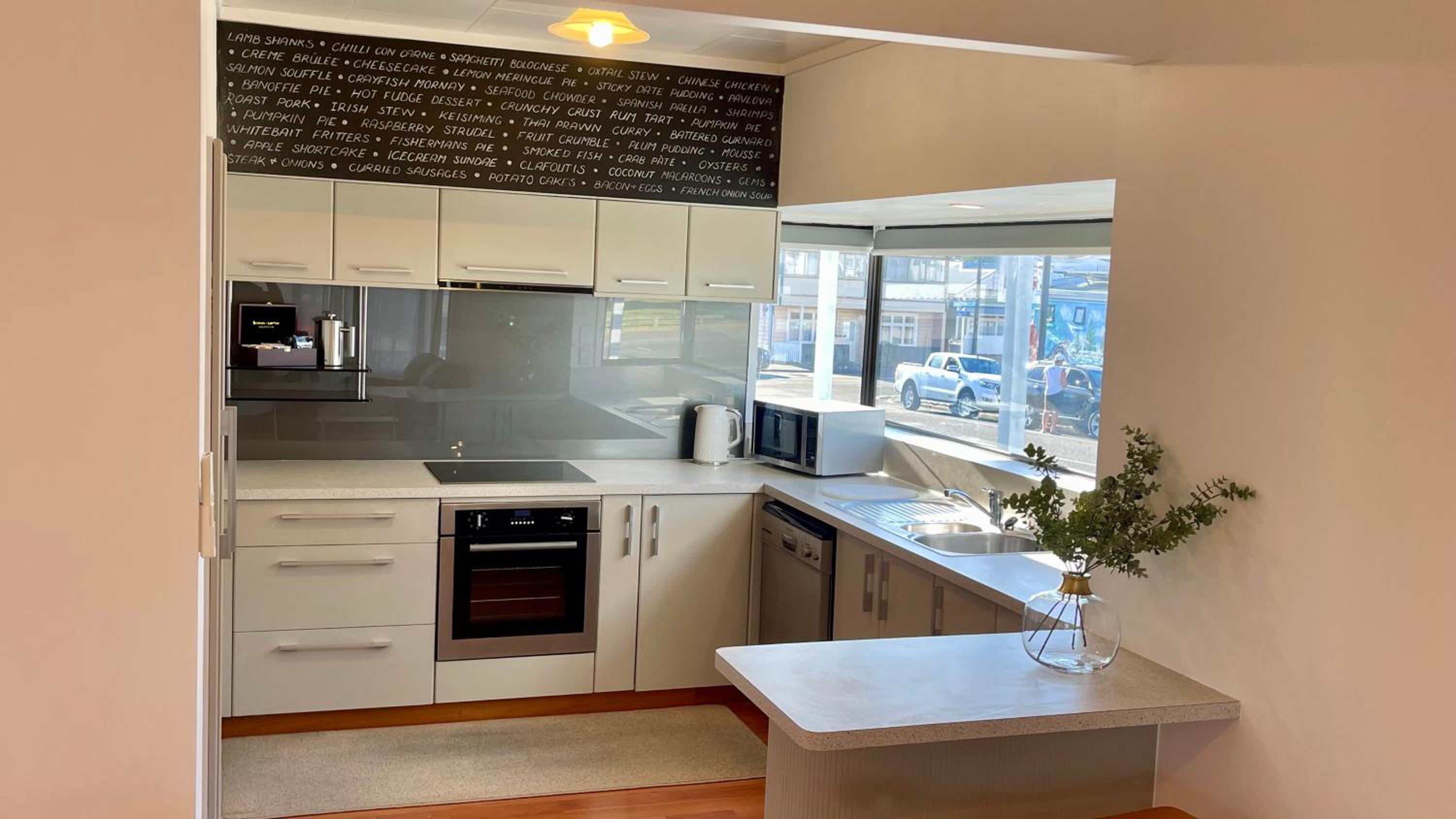 Two-Bedroom Apartment with Ocean View photo 2