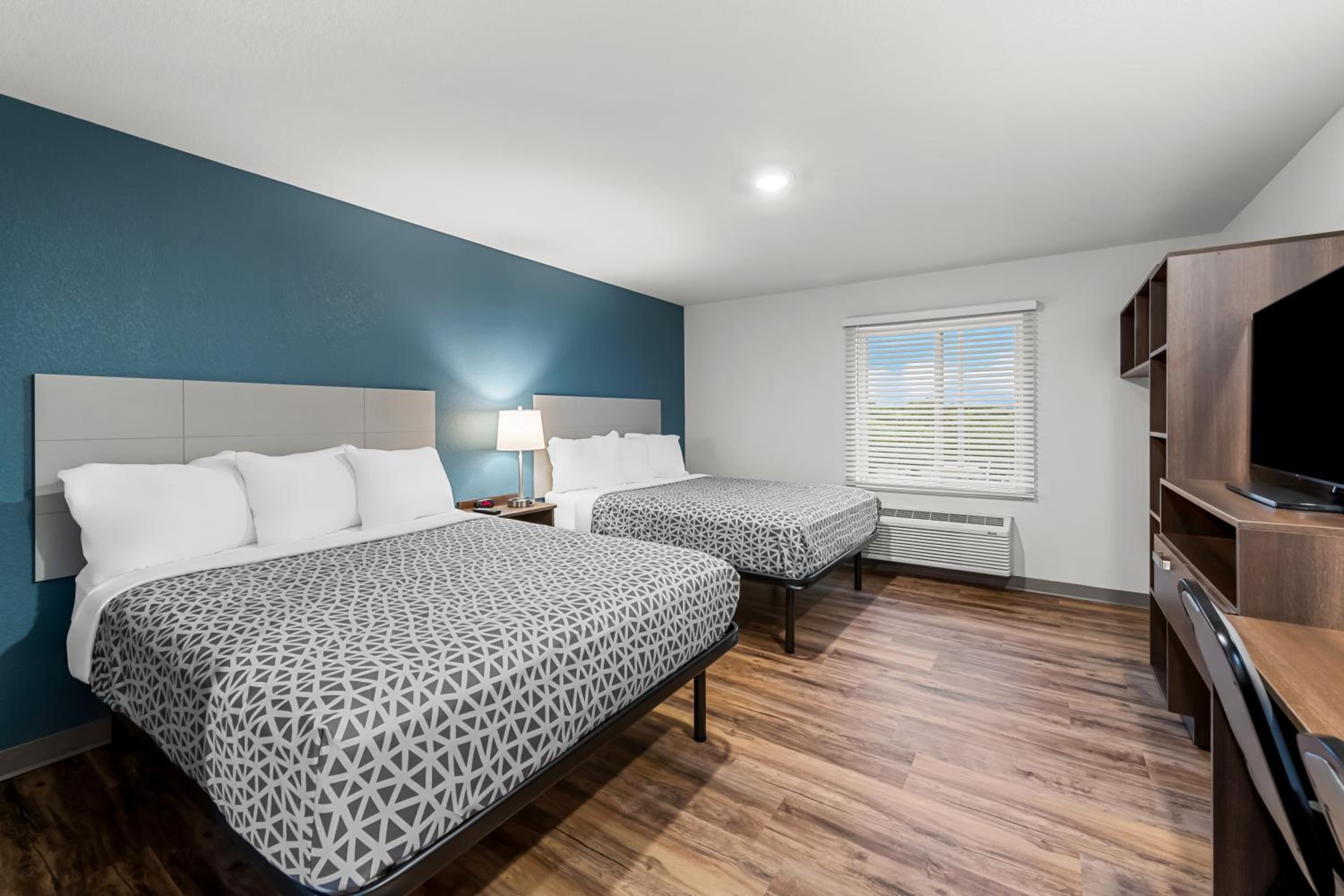 Queen Suite with Two Queen Beds and Tub - Disability Access/Non Smoking photo 1