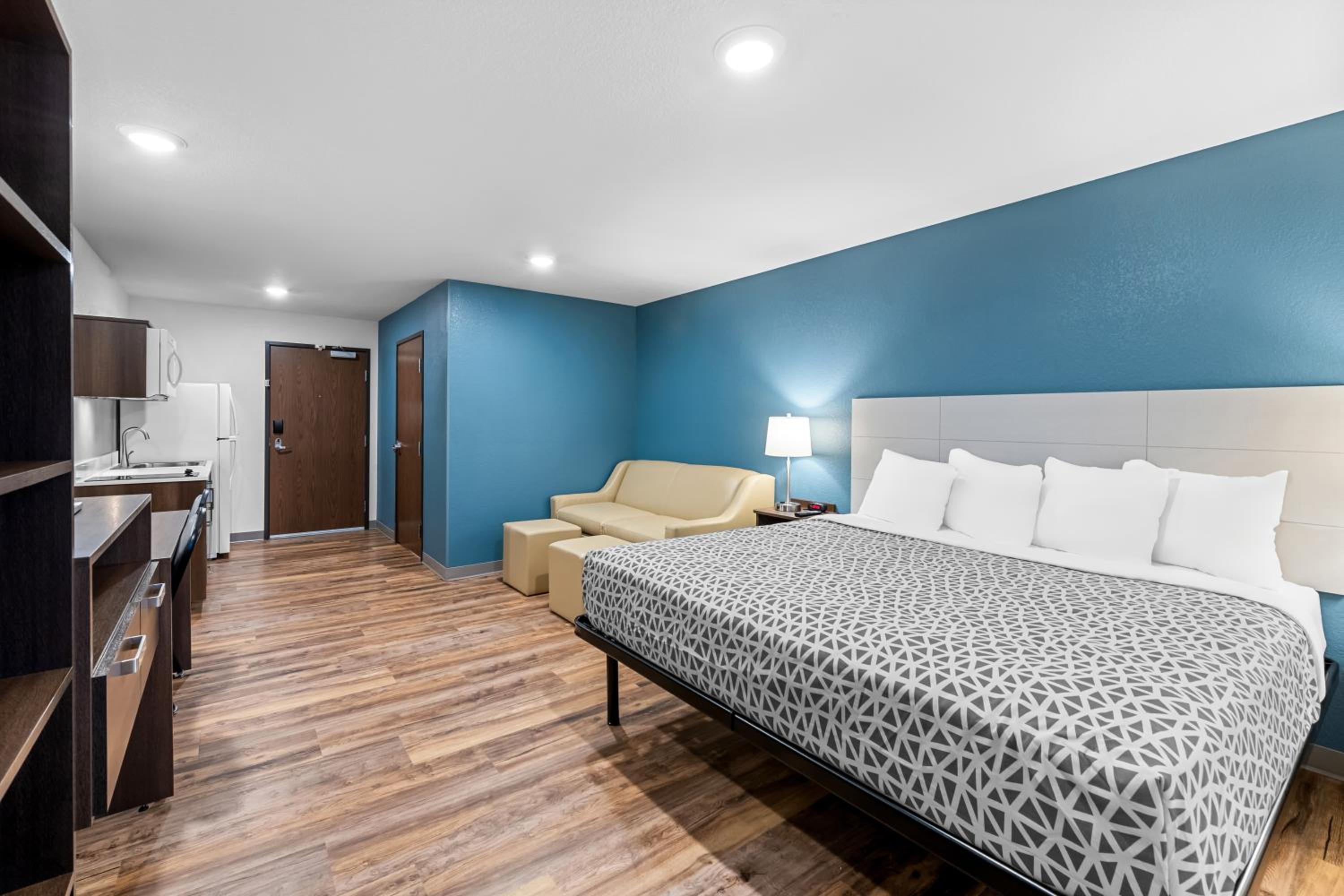 King Suite with Sofa Bed - Non Smoking photo 3