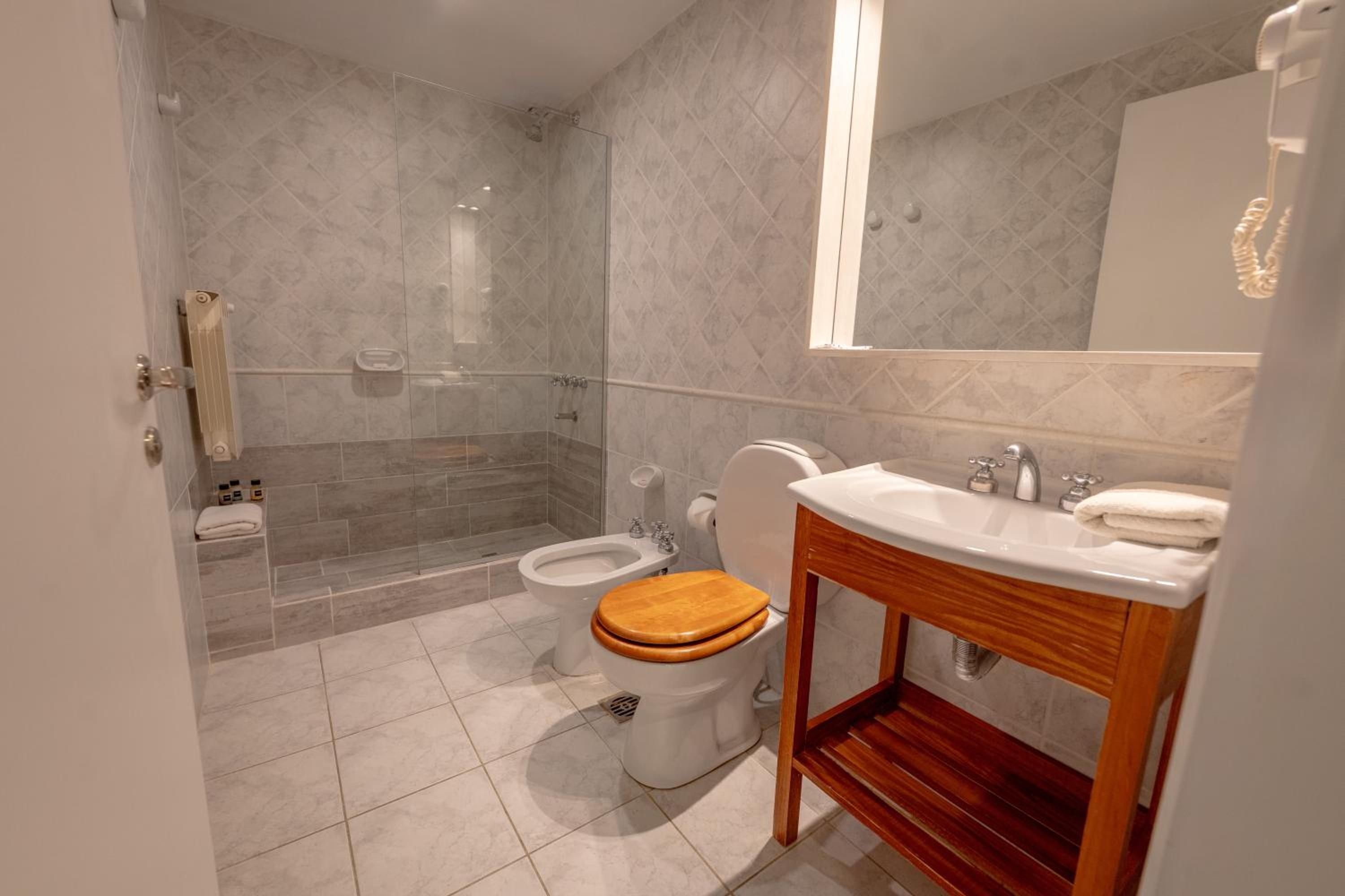 Standard Triple Room with Sea View thumbnail 6