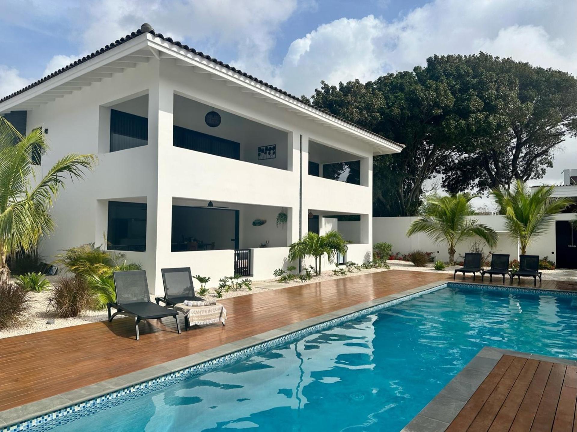 Two-Bedroom Apartment with Pool View photo 2