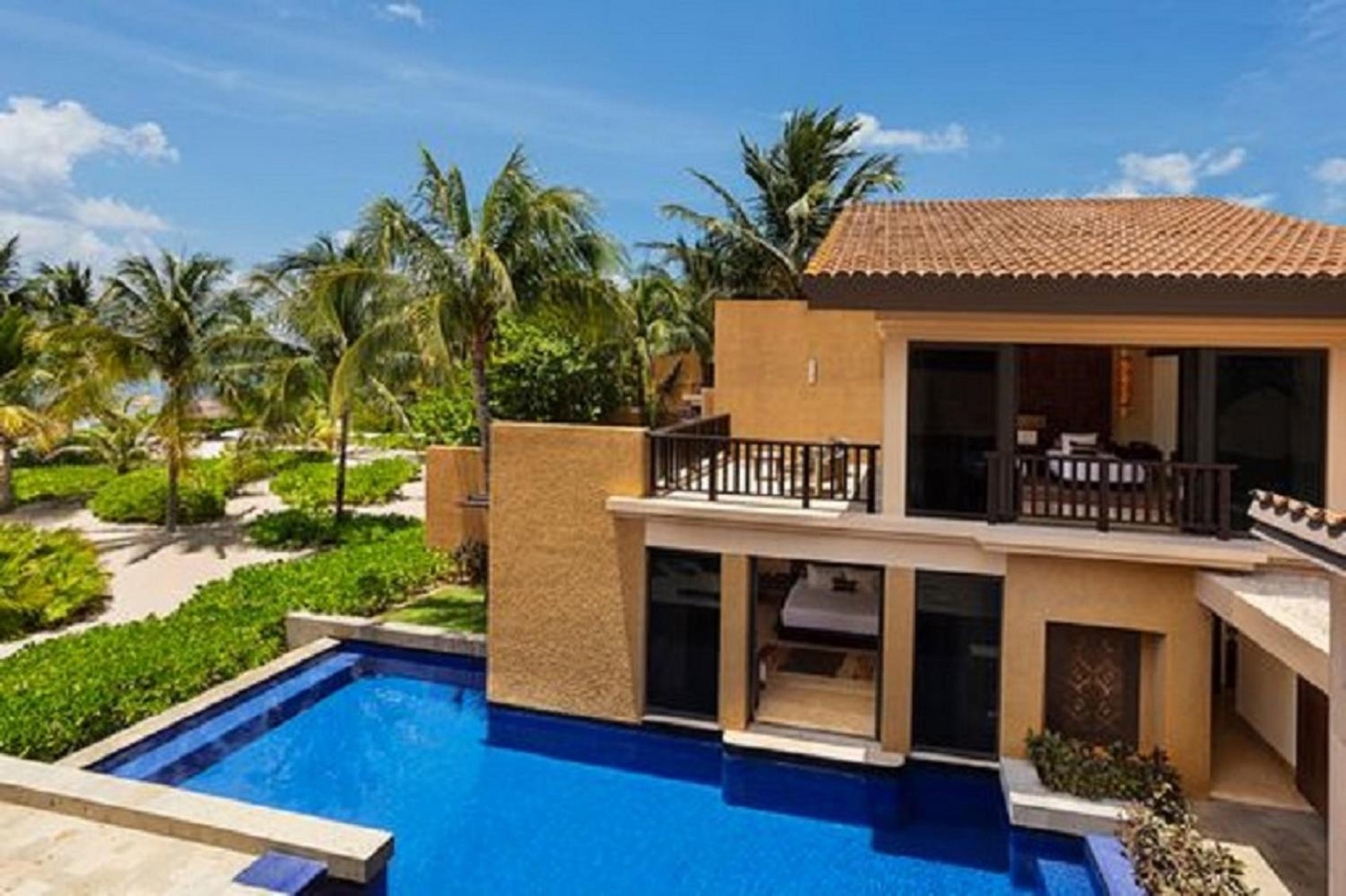Deluxe Pool Villa with Living Room