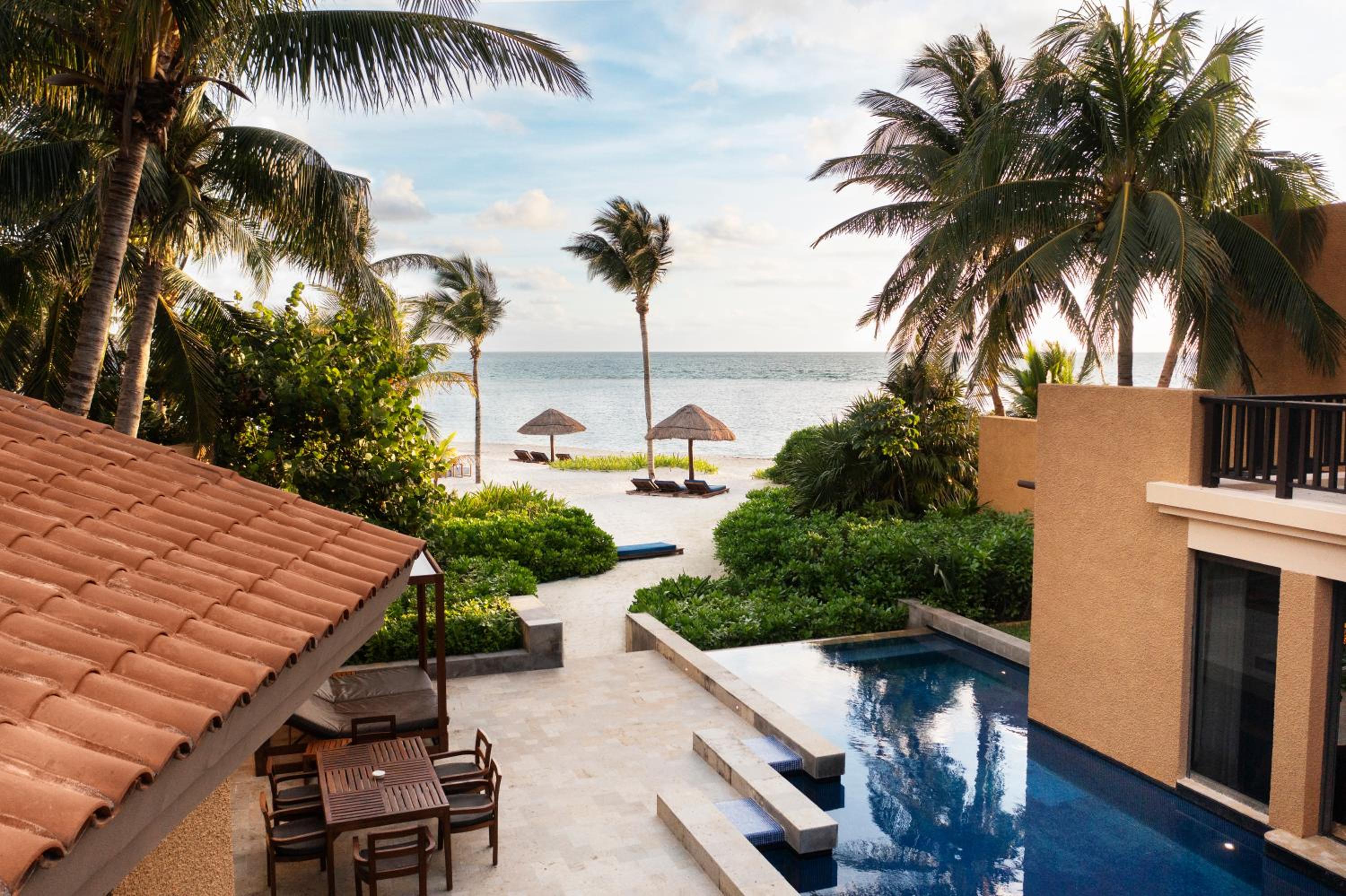 Deluxe Pool Villa with Living Room