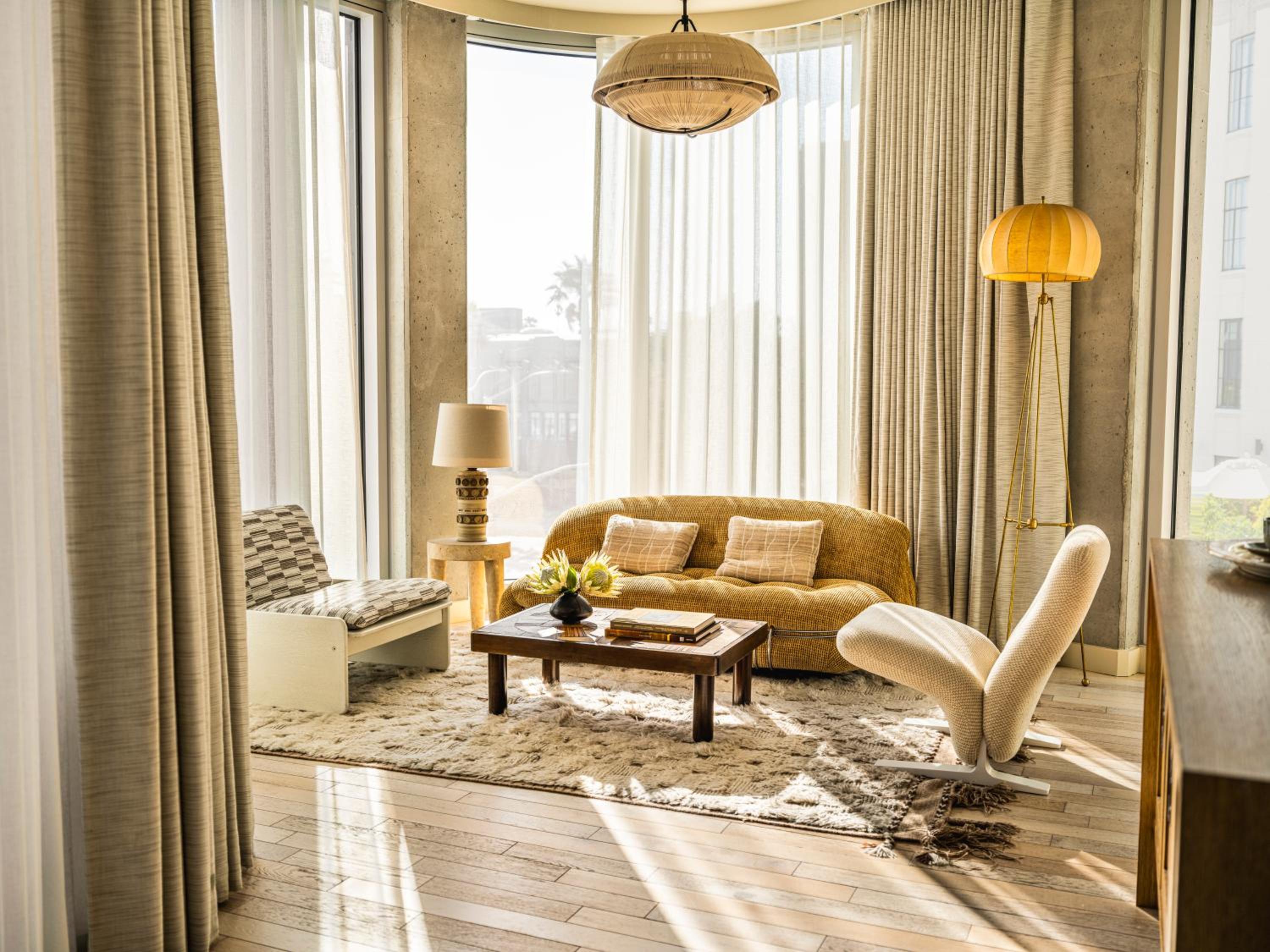 Sunset One Bedroom Suite 1 King thumbnail 5