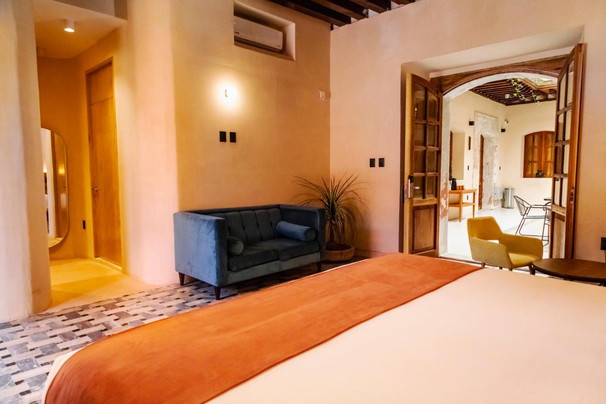 Suite - Photo 3