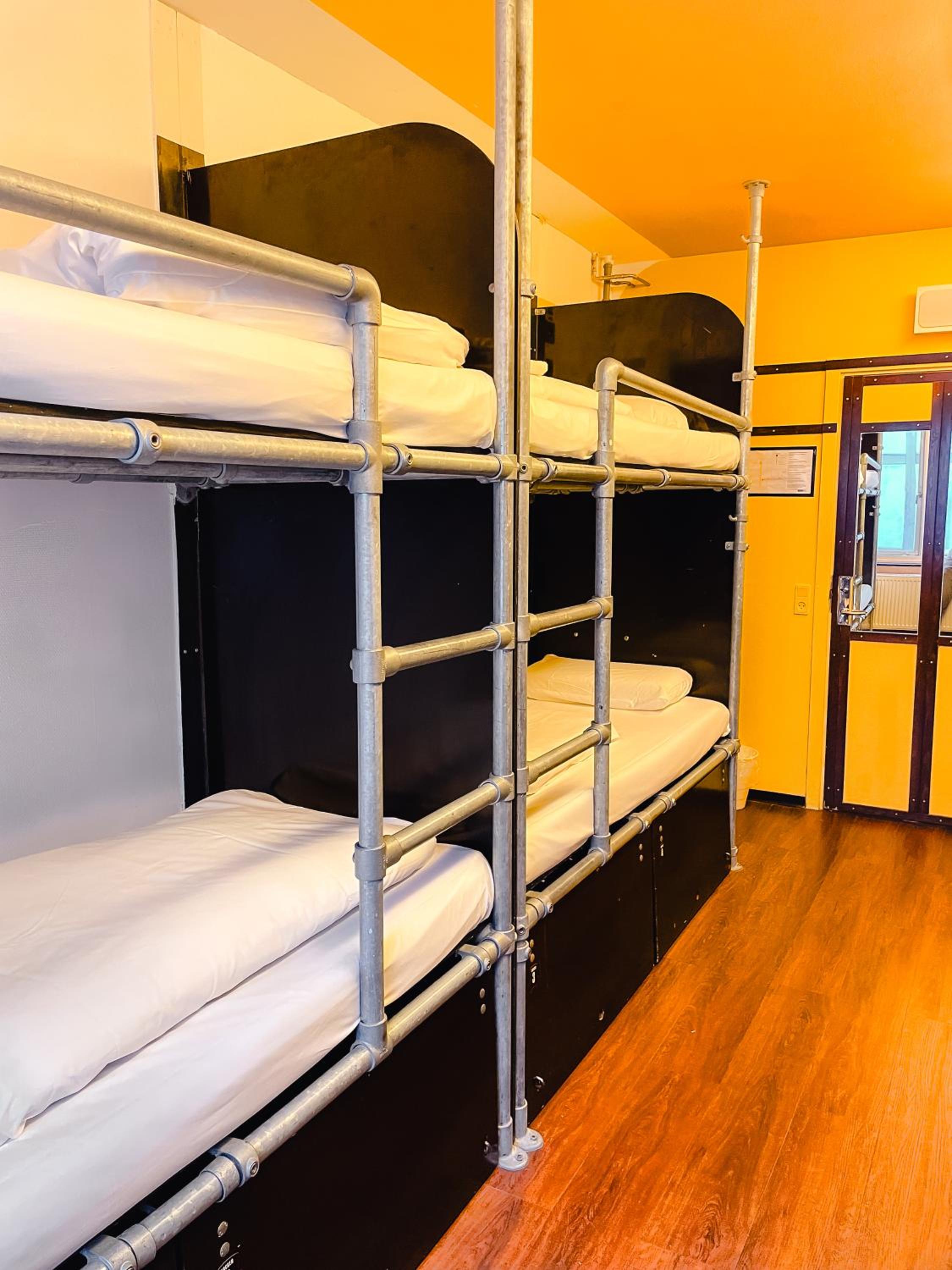 4 Bed Private Room thumbnail 6