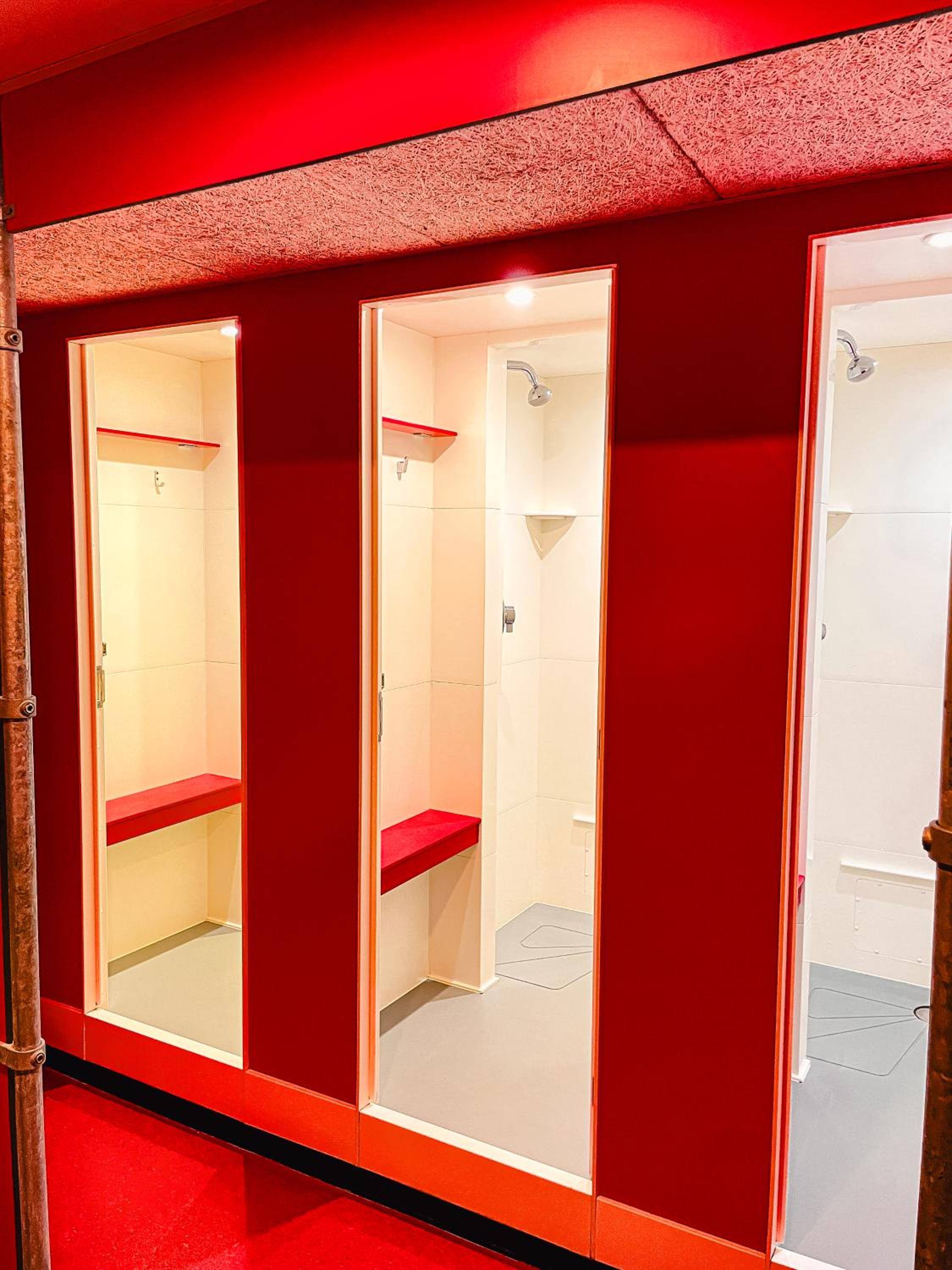 Double bed in a private Capsule (2 pax) - Upper level