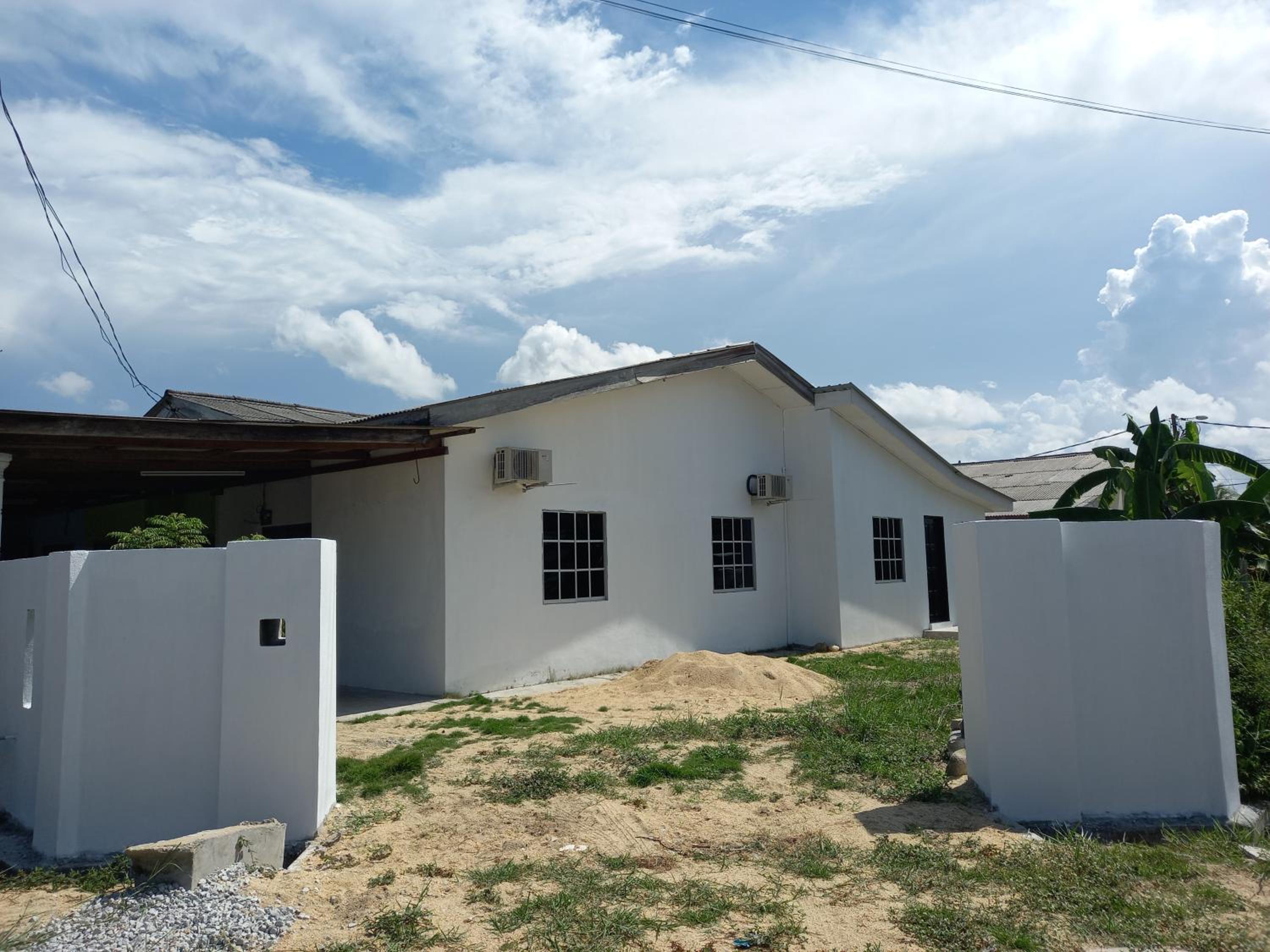Three-Bedroom House photo 1