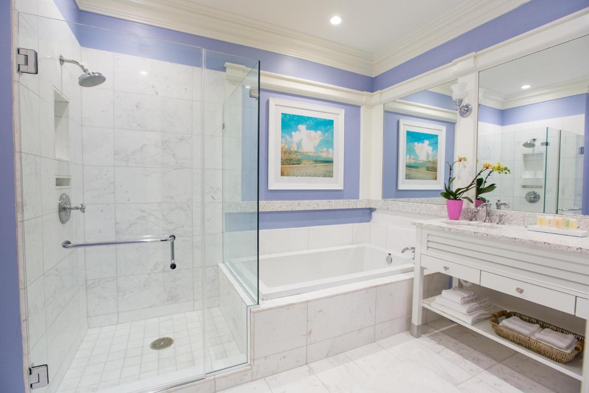 Harbor Deluxe King with Balcony - Last Minute Deal photo 2