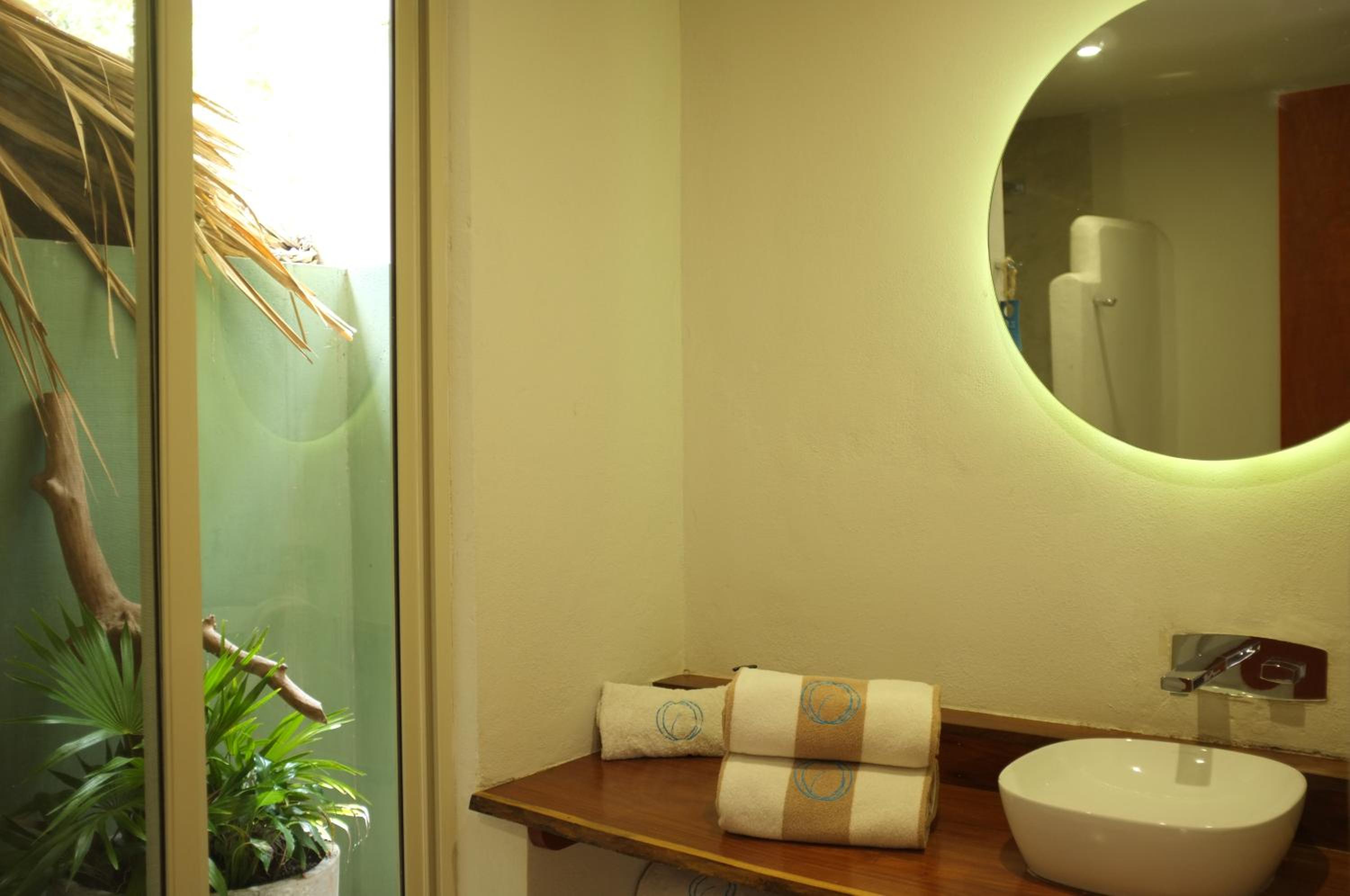 Deluxe Room - Photo 8