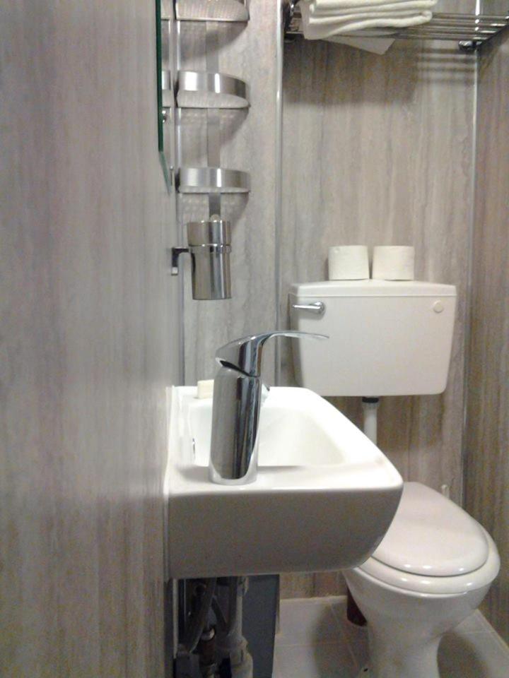 Family Room with Private Bathroom photo 2