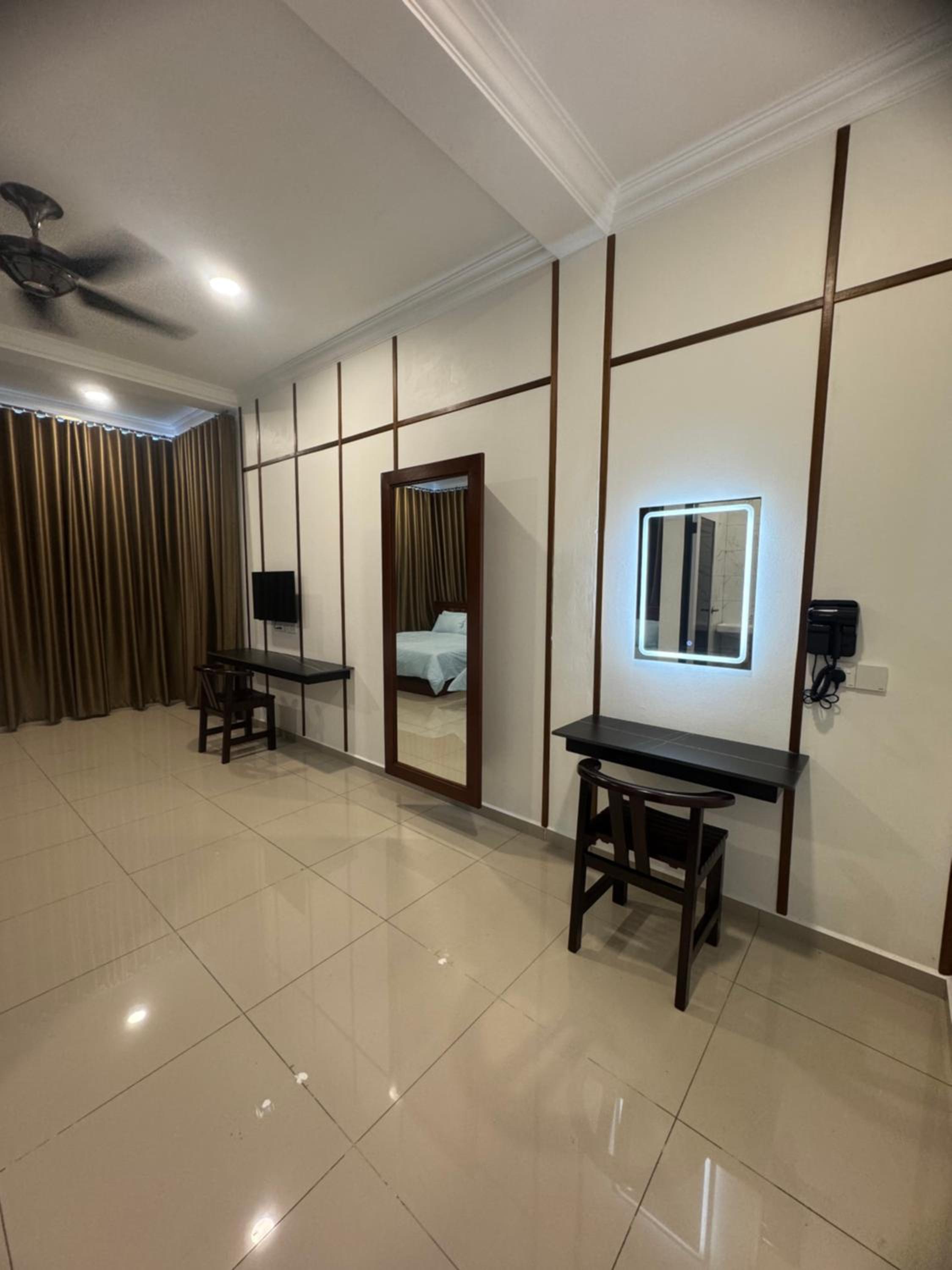 Family Room photo 3