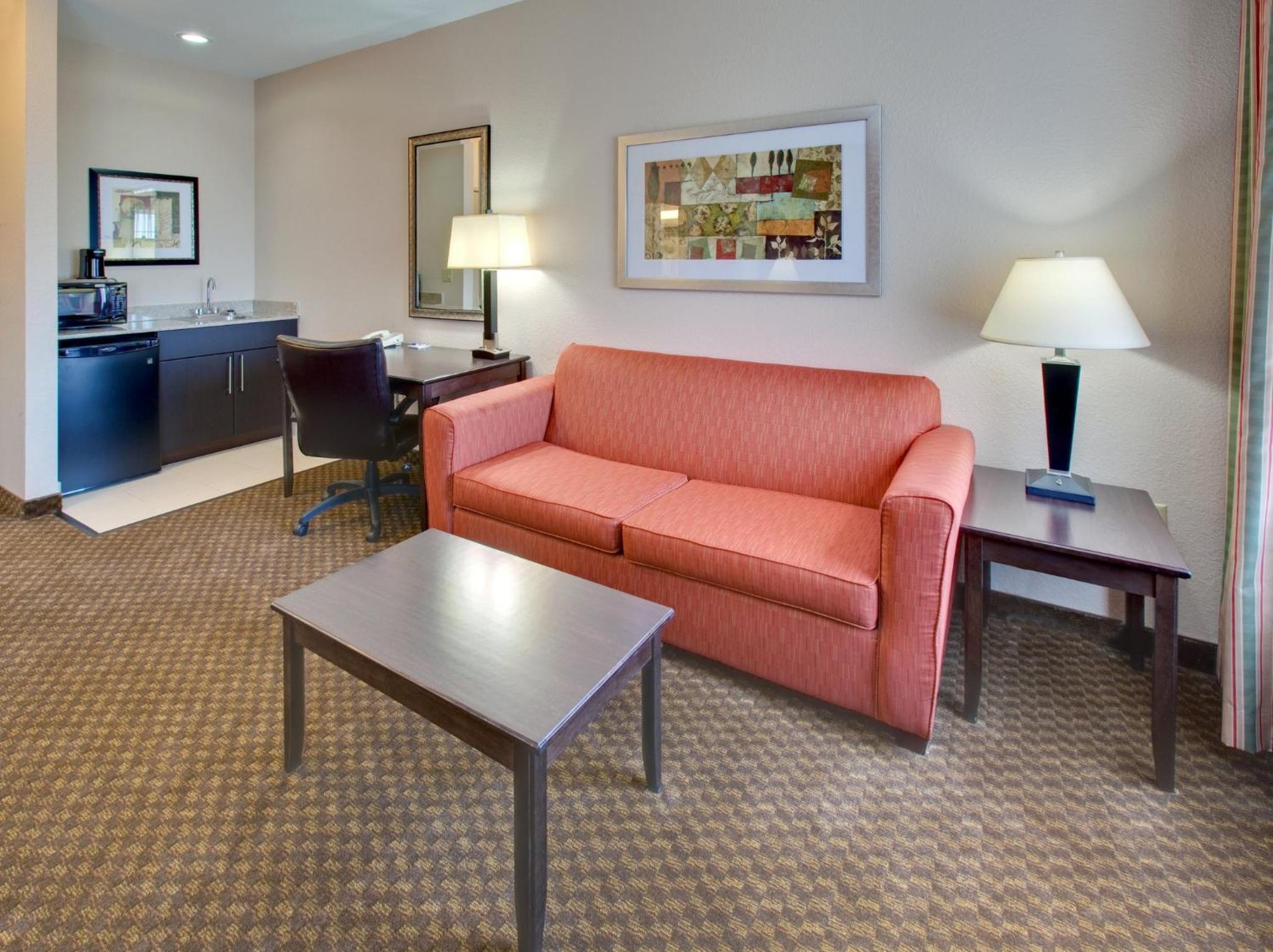 Standard King Room with Extra Space - Photo 3