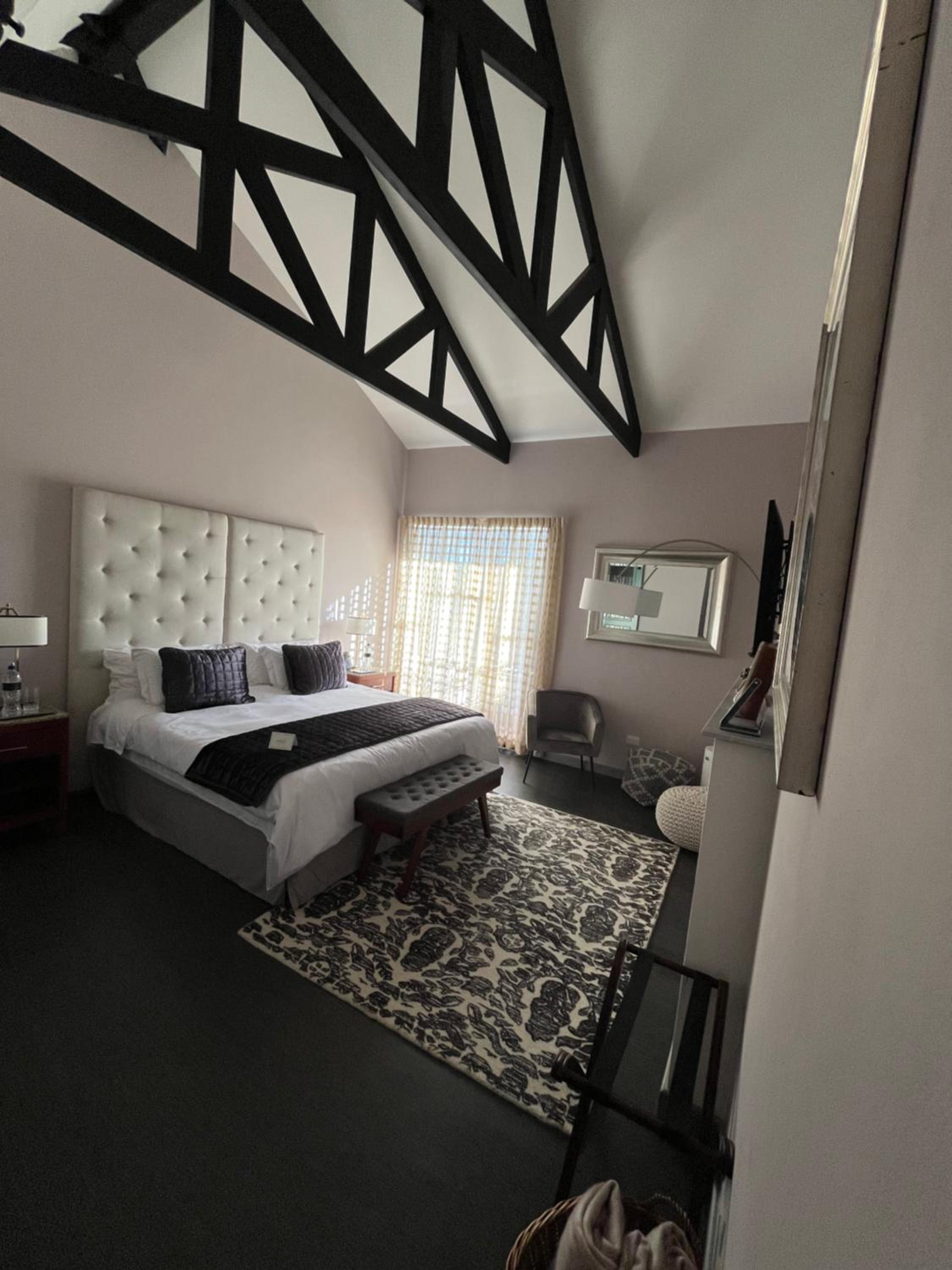 King Room with Balcony photo 1