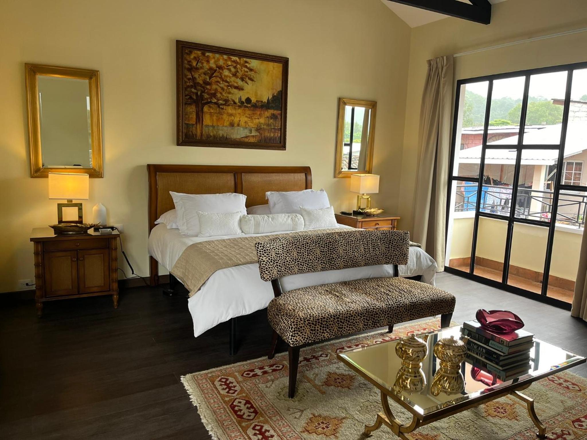 King Suite with Balcony photo 1
