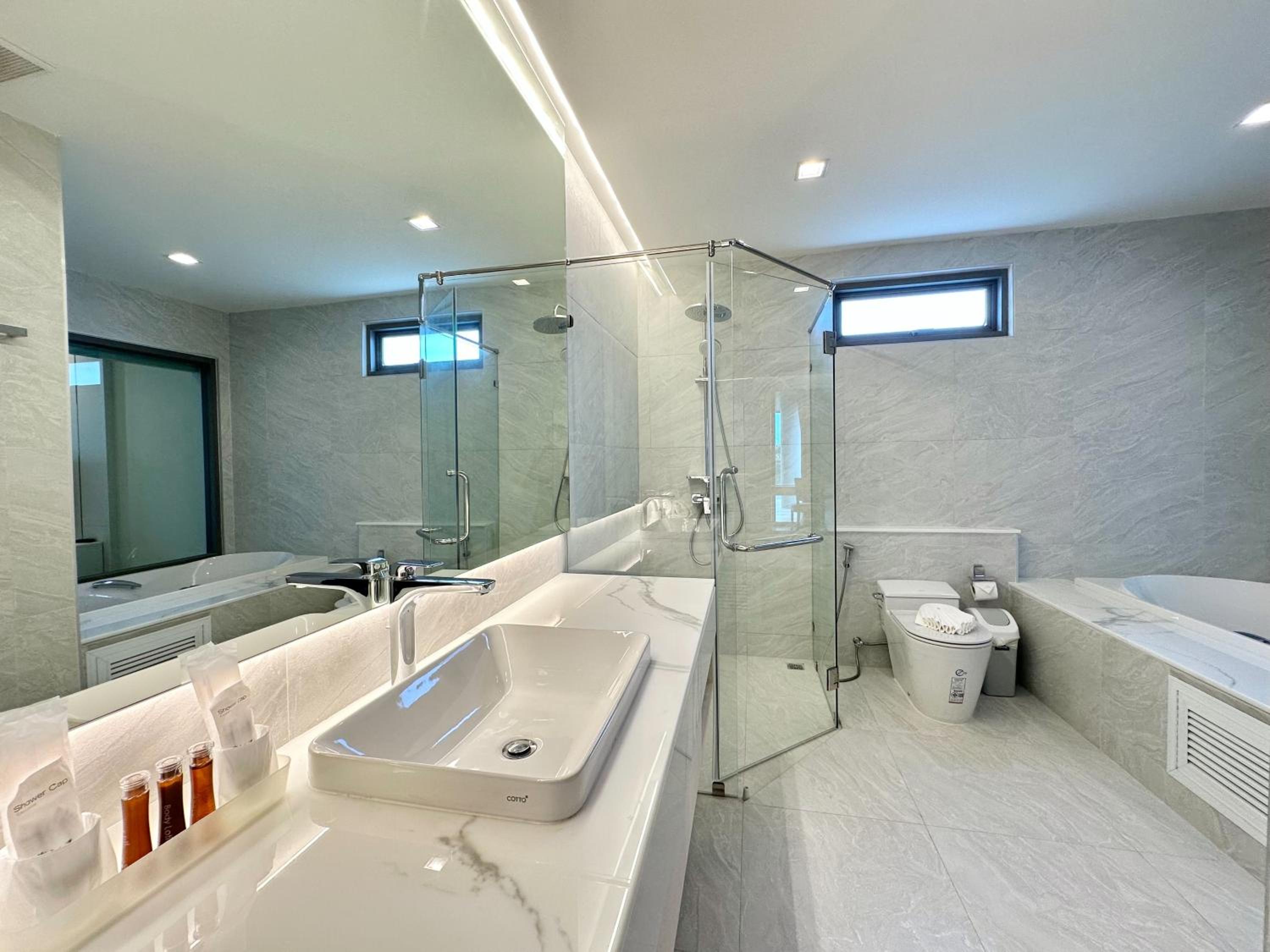 Deluxe Family Suite photo 2