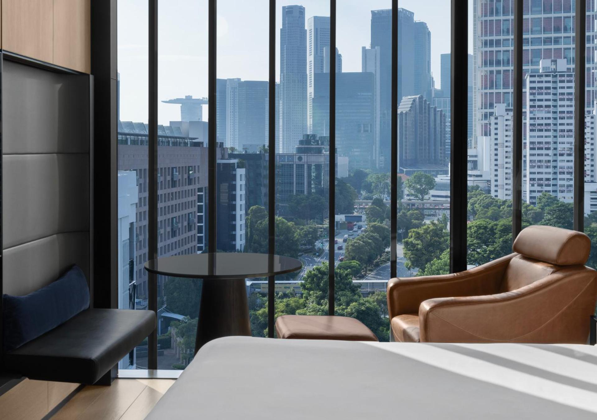 Classic King Room with River View thumbnail 6