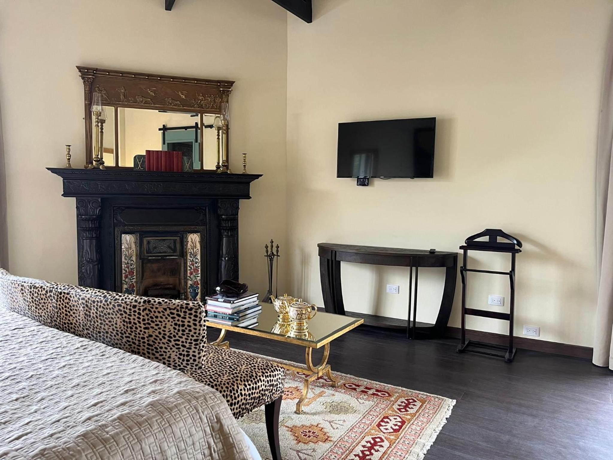 King Suite with Balcony photo 2