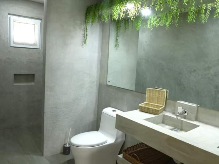 Deluxe Family Suite - Photo 4