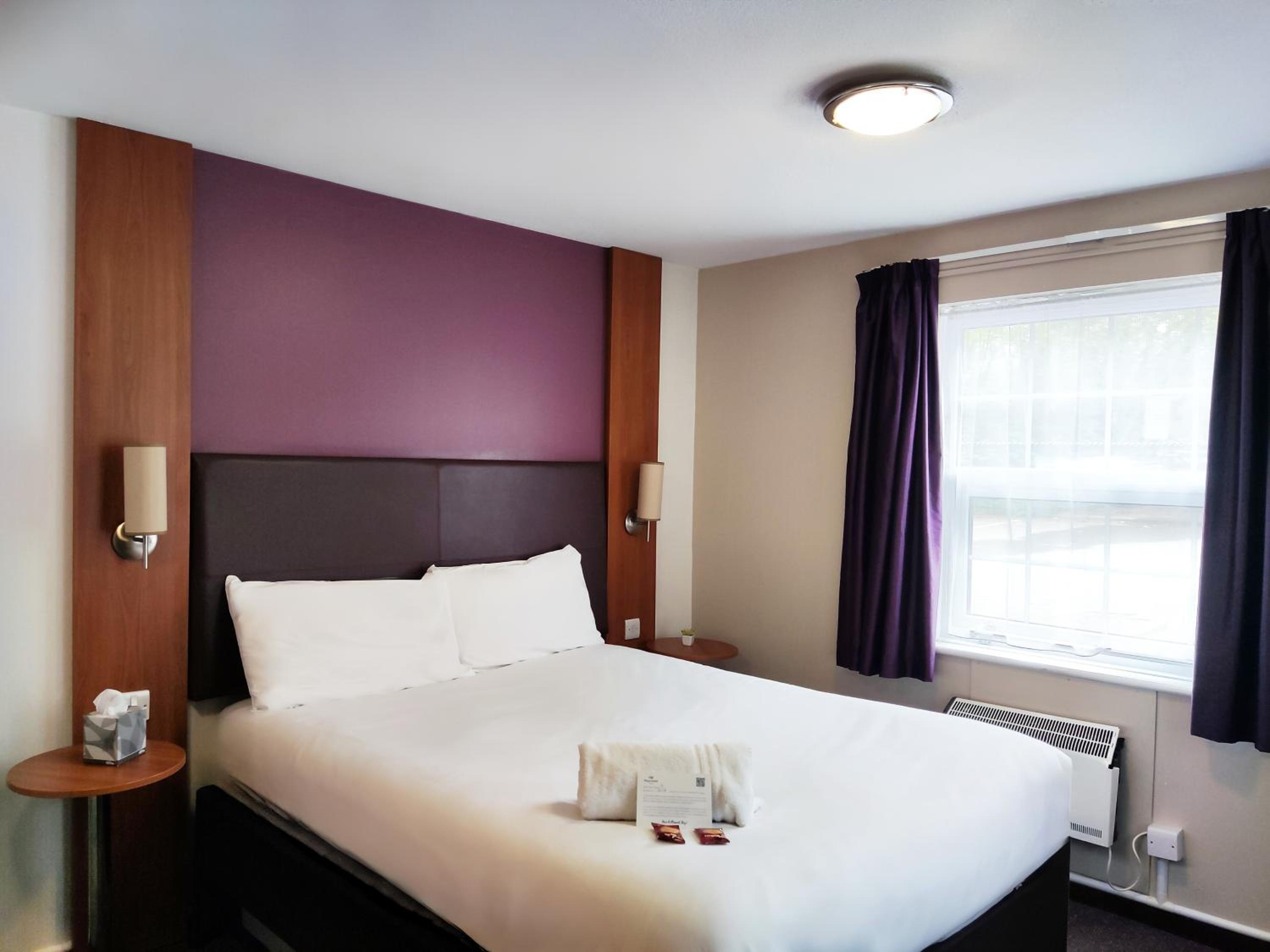Double Room with Bath Tub - Disability Access/Non-Smoking - Photo 4